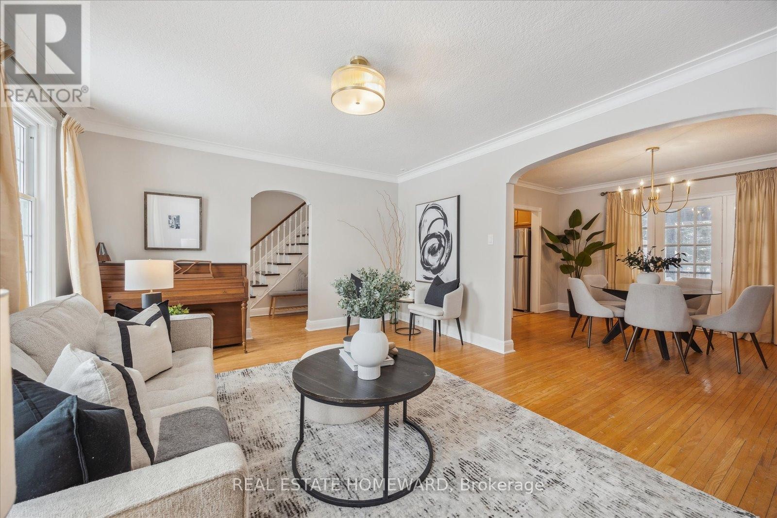 












51 EDGECOMBE AVENUE

,
Toronto (Bedford Park-Nortown),




Ontario
M5N2X4

