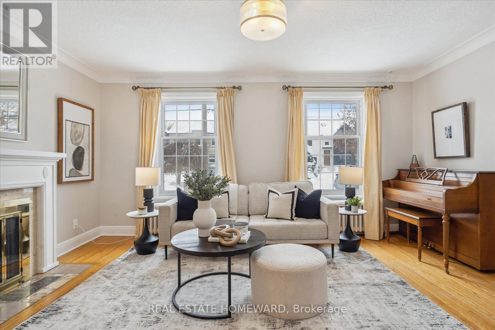 












51 EDGECOMBE AVENUE

,
Toronto (Bedford Park-Nortown),




Ontario
M5N2X4

