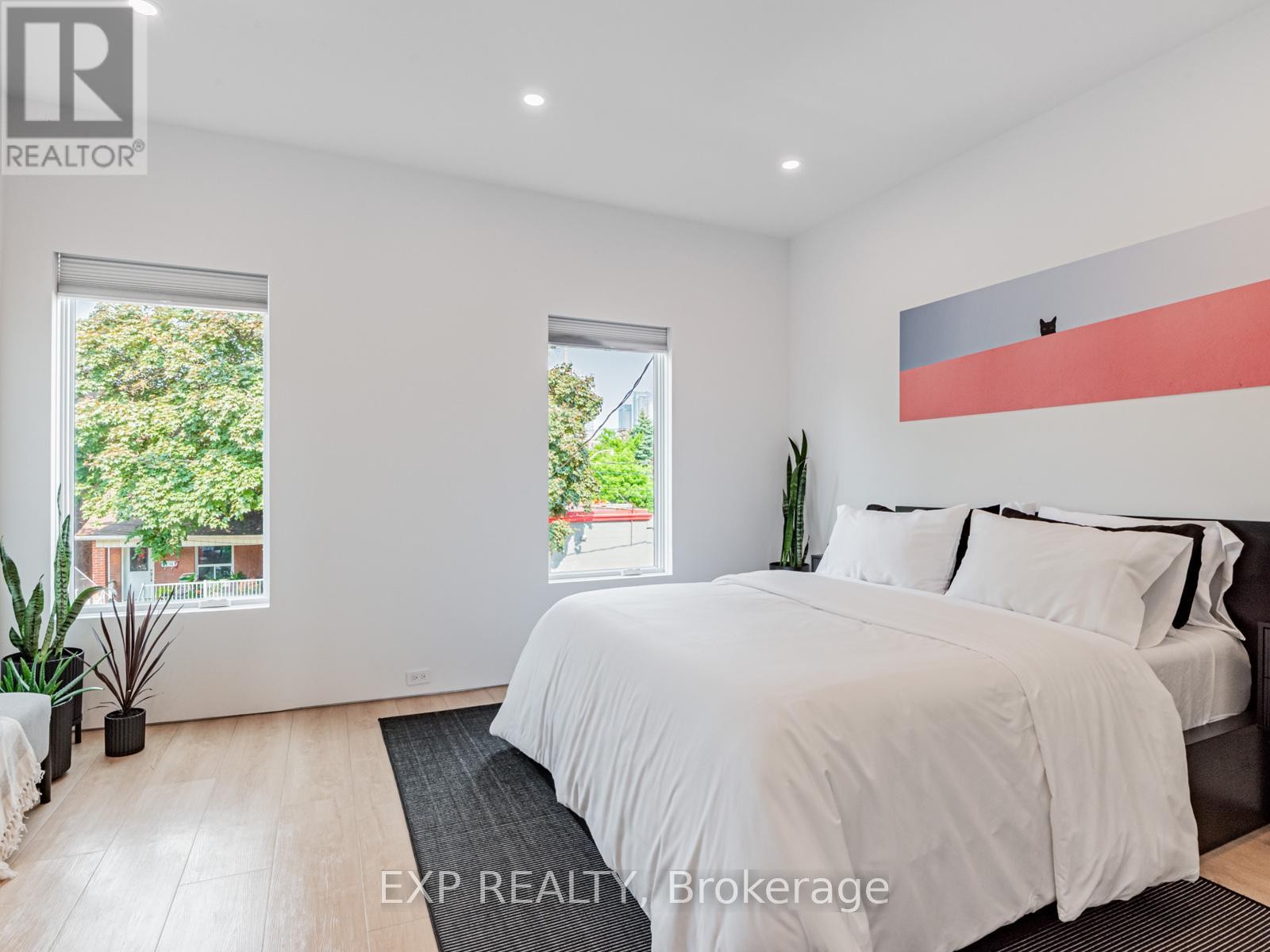 












44 MASSEY STREET

,
Toronto (Niagara),




Ontario
M6J2T4

