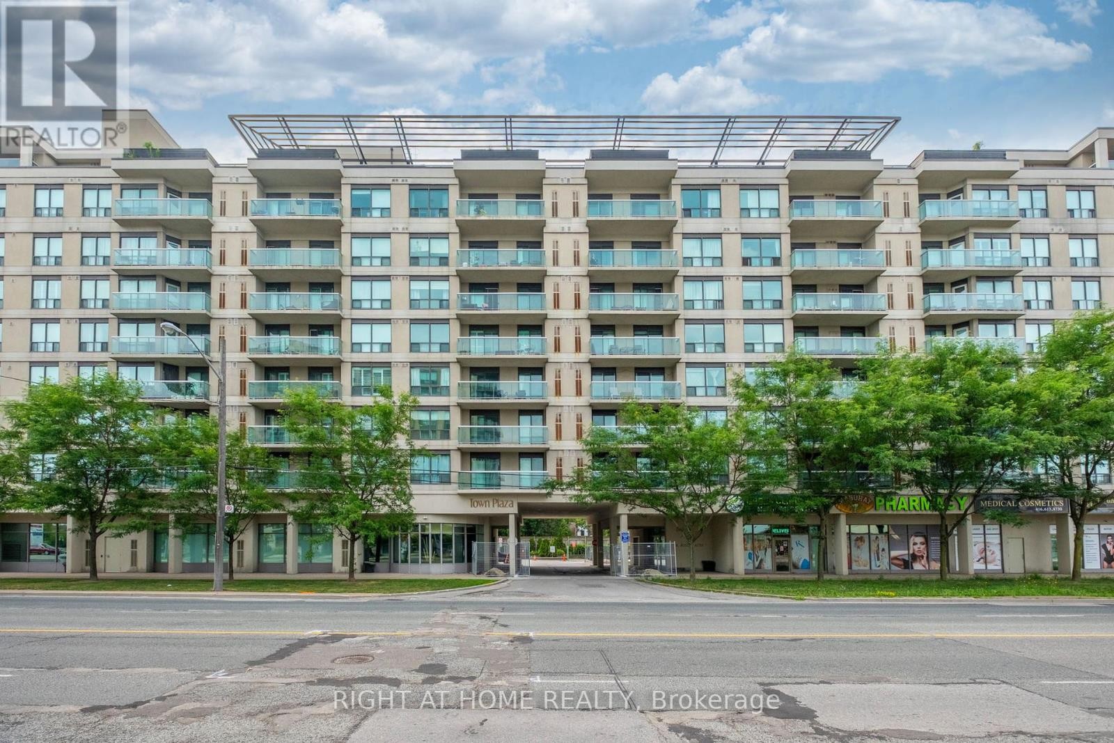 












310 - 935 SHEPPARD AVENUE W

,
Toronto (Clanton Park),




Ontario
M3H2T7

