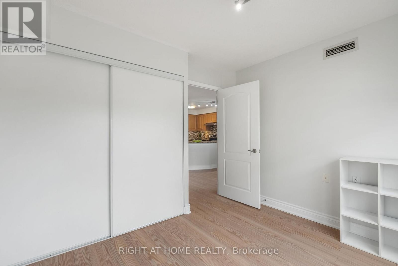 












310 - 935 SHEPPARD AVENUE W

,
Toronto (Clanton Park),




Ontario
M3H2T7

