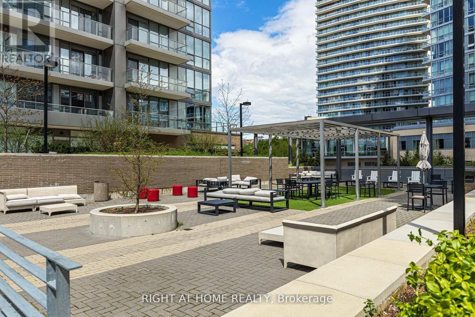












108 - 52 FOREST MANOR ROAD

,
Toronto (Henry Farm),




Ontario
M2J0E2

