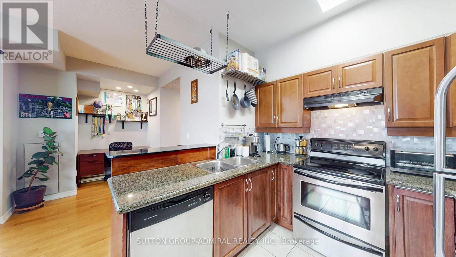 












707 - 4200 BATHURST STREET

,
Toronto (Clanton Park),




Ontario
M3H6C7


