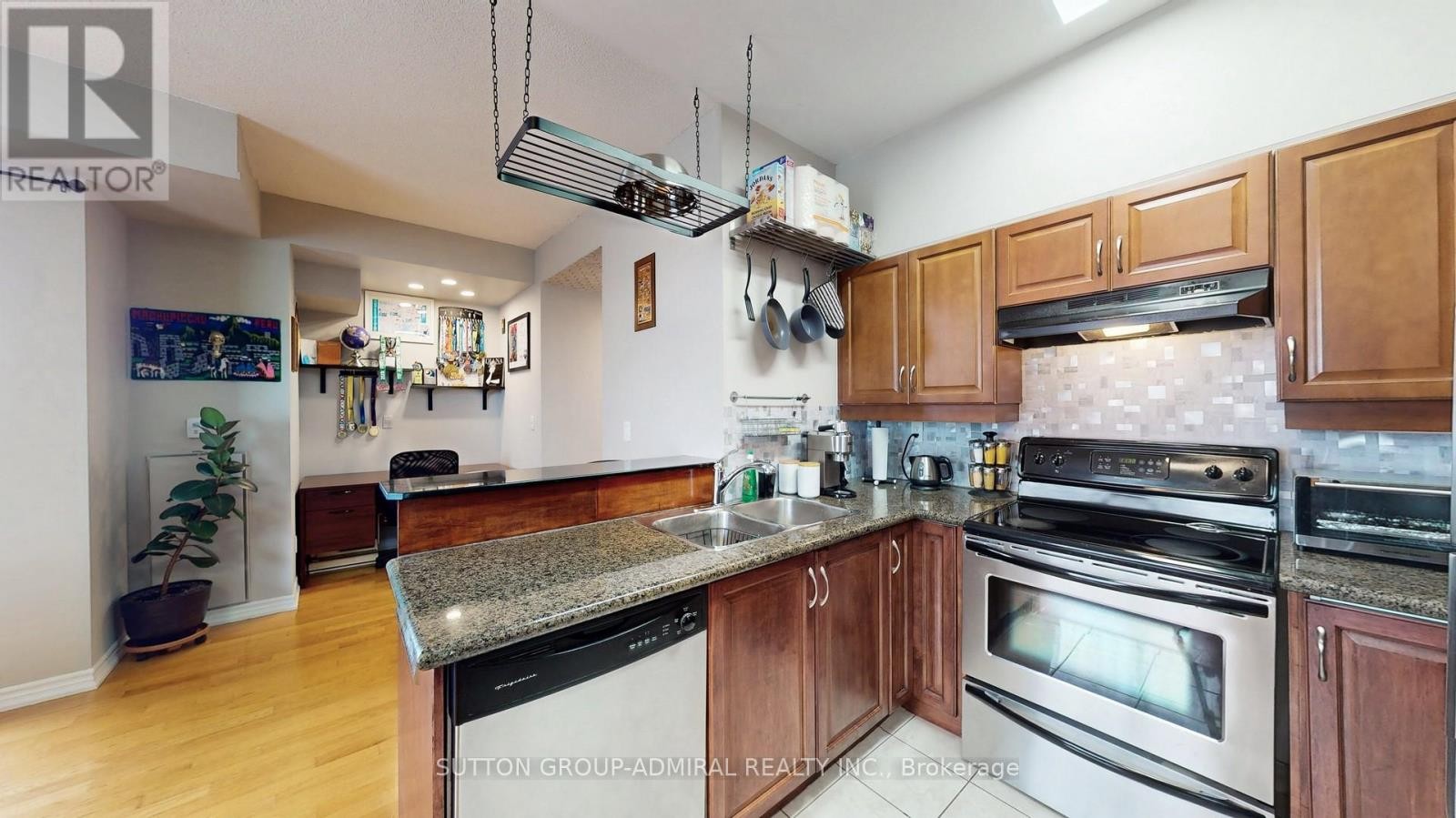 












707 - 4200 BATHURST STREET

,
Toronto (Clanton Park),




Ontario
M3H6C7

