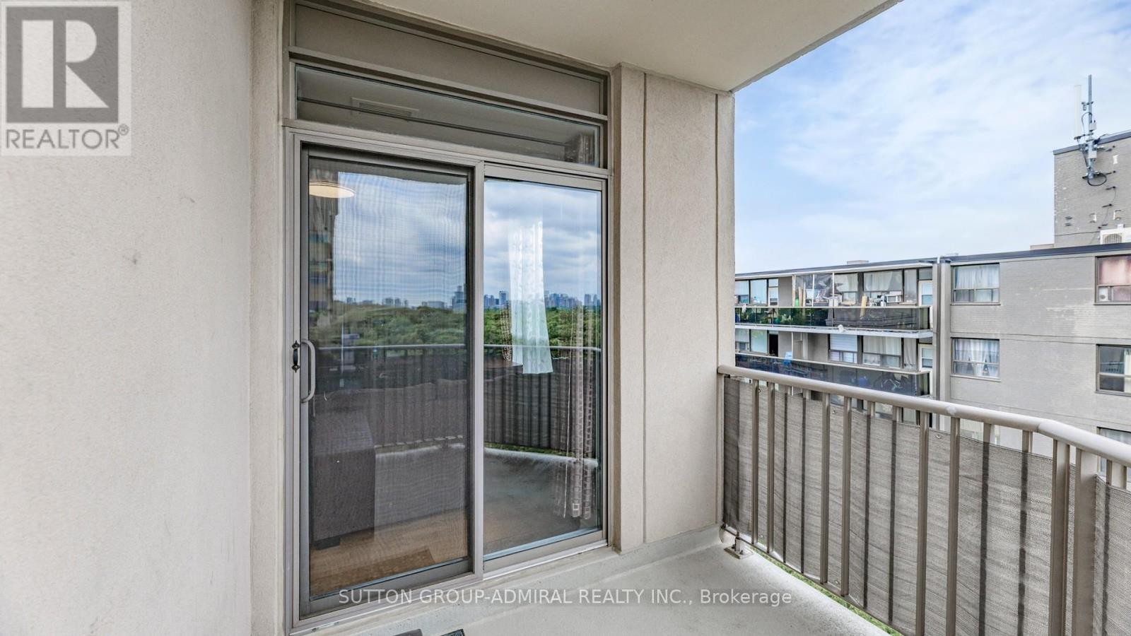












707 - 4200 BATHURST STREET

,
Toronto (Clanton Park),




Ontario
M3H6C7


