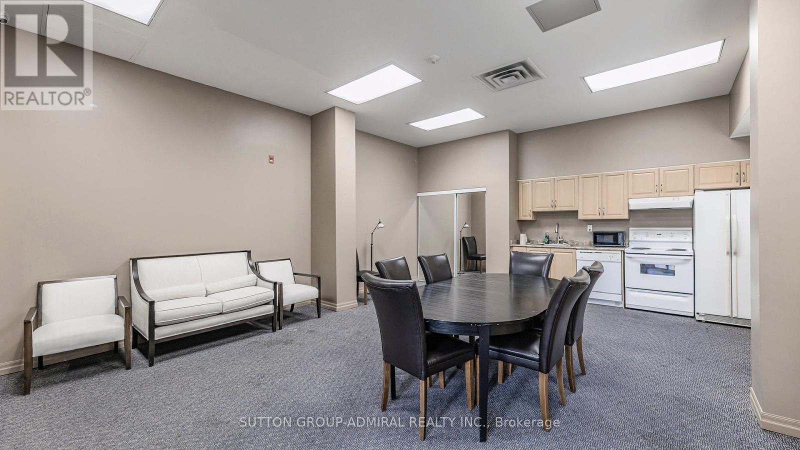 












707 - 4200 BATHURST STREET

,
Toronto (Clanton Park),




Ontario
M3H6C7

