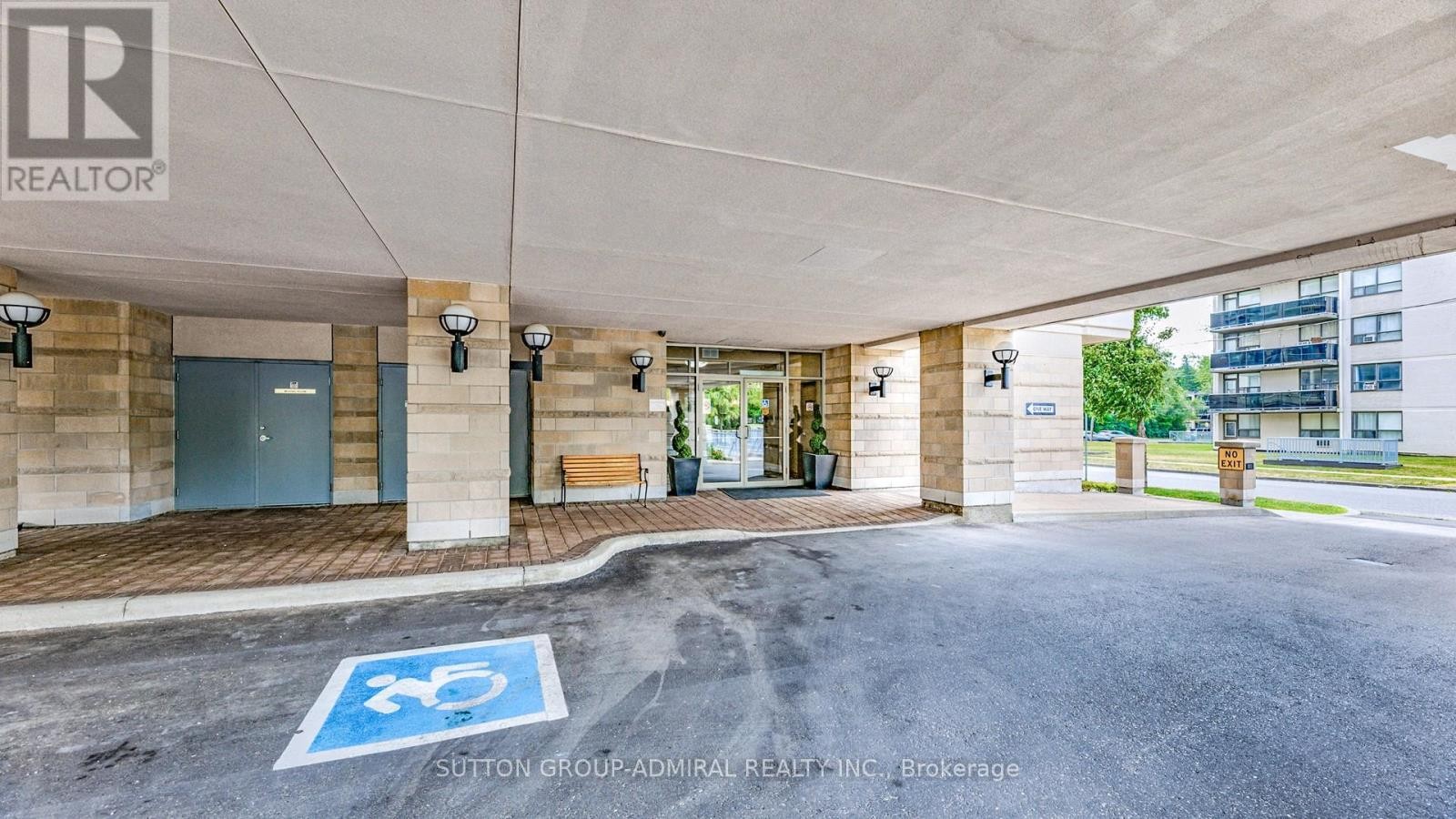 












707 - 4200 BATHURST STREET

,
Toronto (Clanton Park),




Ontario
M3H6C7

