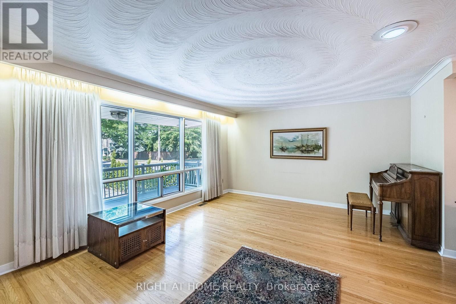 












233 FAYWOOD BOULEVARD

,
Toronto (Clanton Park),




Ontario
M3H2Y3

