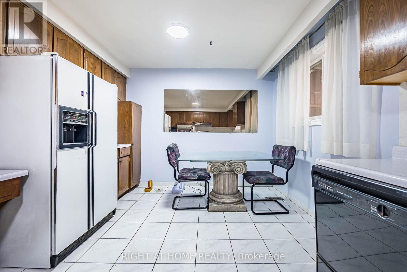 












233 FAYWOOD BOULEVARD

,
Toronto (Clanton Park),




Ontario
M3H2Y3


