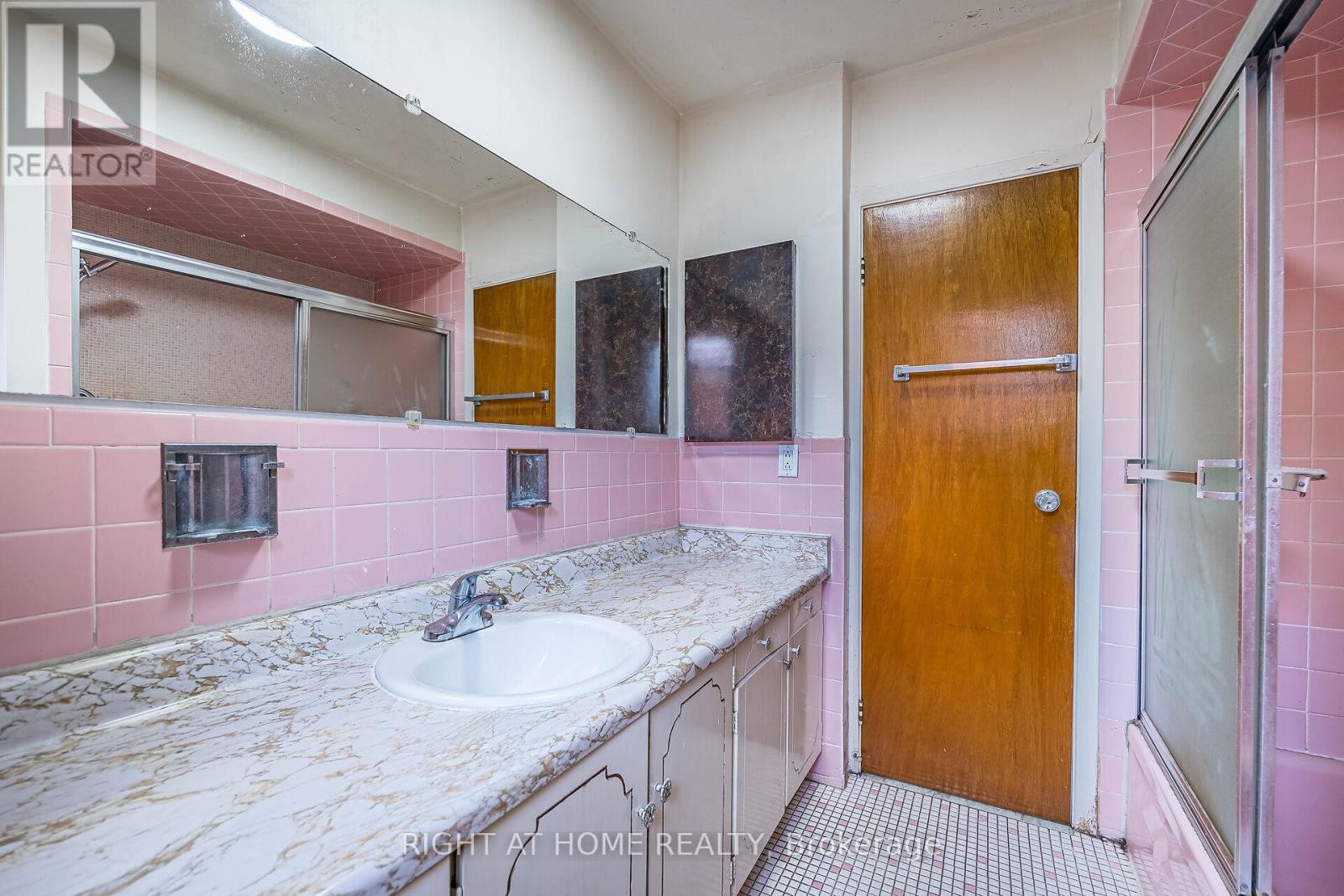 












233 FAYWOOD BOULEVARD

,
Toronto (Clanton Park),




Ontario
M3H2Y3

