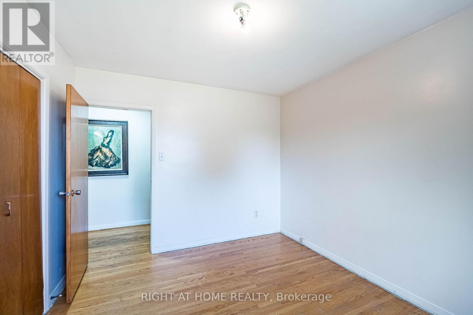 












233 FAYWOOD BOULEVARD

,
Toronto (Clanton Park),




Ontario
M3H2Y3

