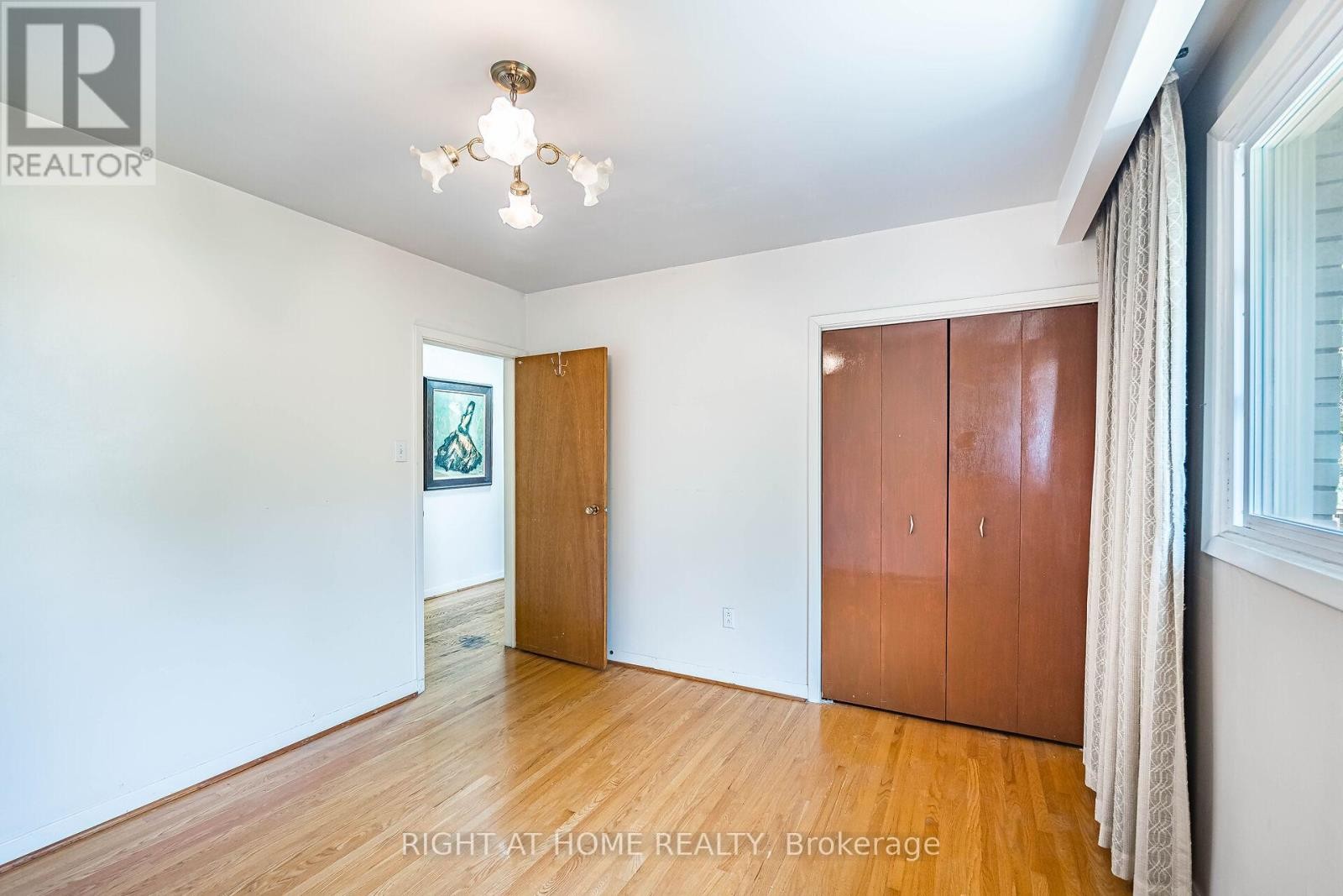 












233 FAYWOOD BOULEVARD

,
Toronto (Clanton Park),




Ontario
M3H2Y3


