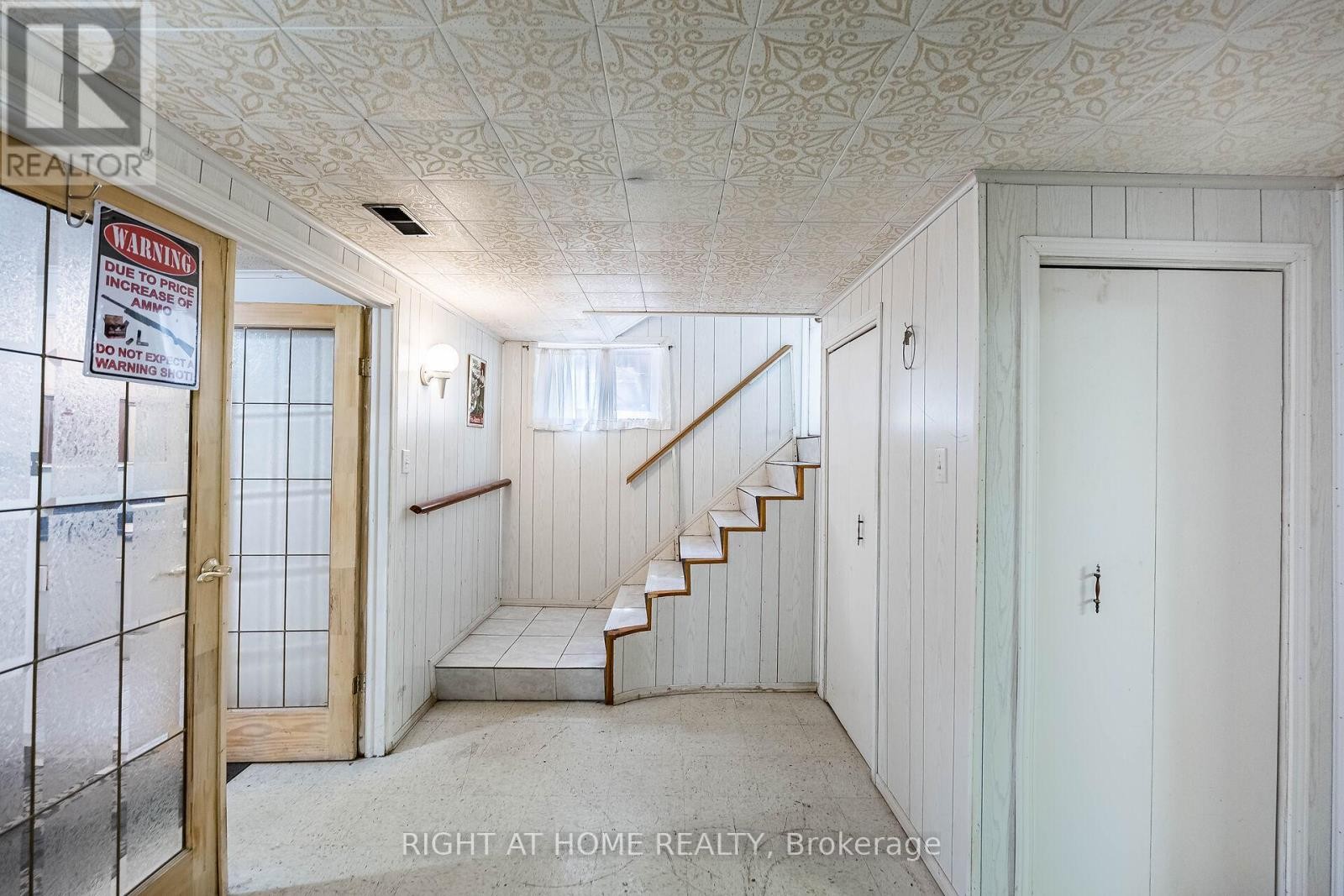 












233 FAYWOOD BOULEVARD

,
Toronto (Clanton Park),




Ontario
M3H2Y3

