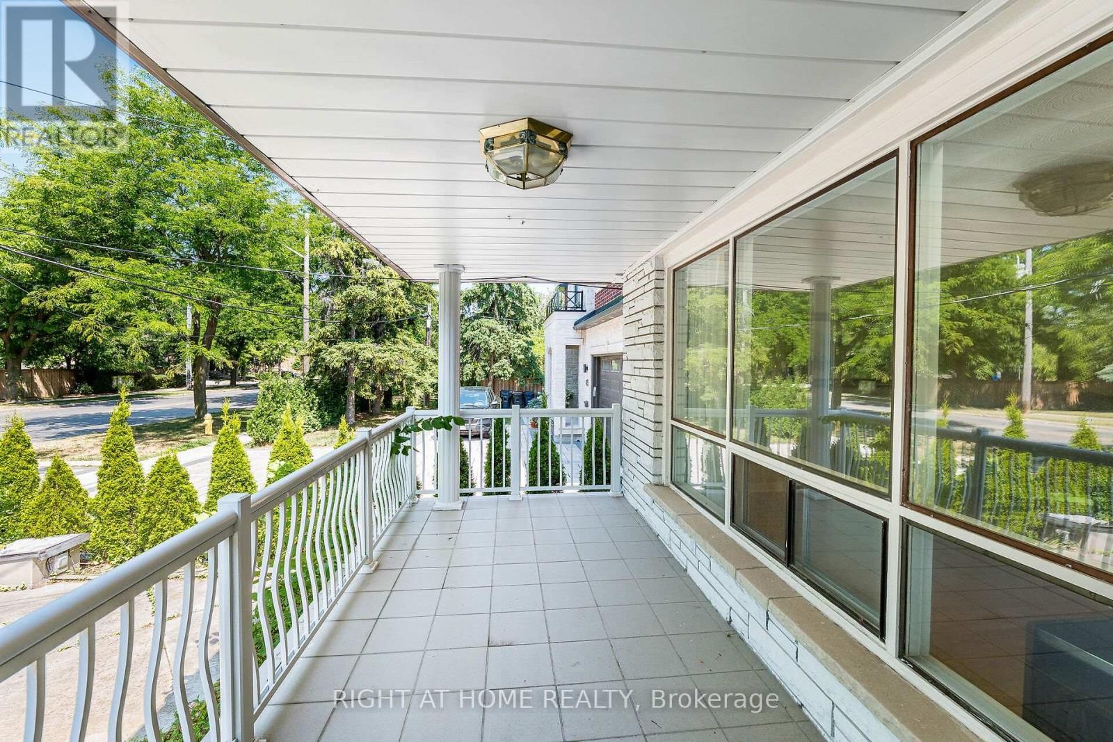












233 FAYWOOD BOULEVARD

,
Toronto (Clanton Park),




Ontario
M3H2Y3

