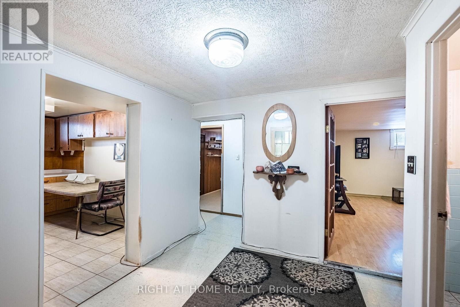 












233 FAYWOOD BOULEVARD

,
Toronto (Clanton Park),




Ontario
M3H2Y3

