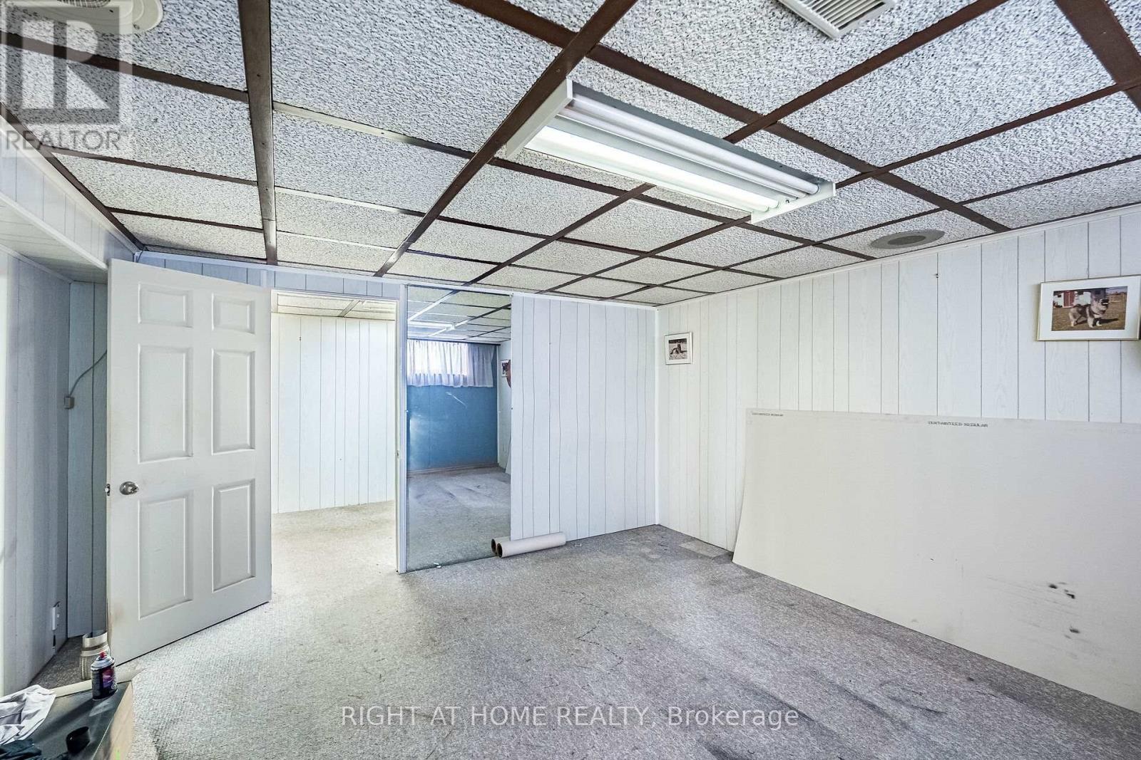 












233 FAYWOOD BOULEVARD

,
Toronto (Clanton Park),




Ontario
M3H2Y3

