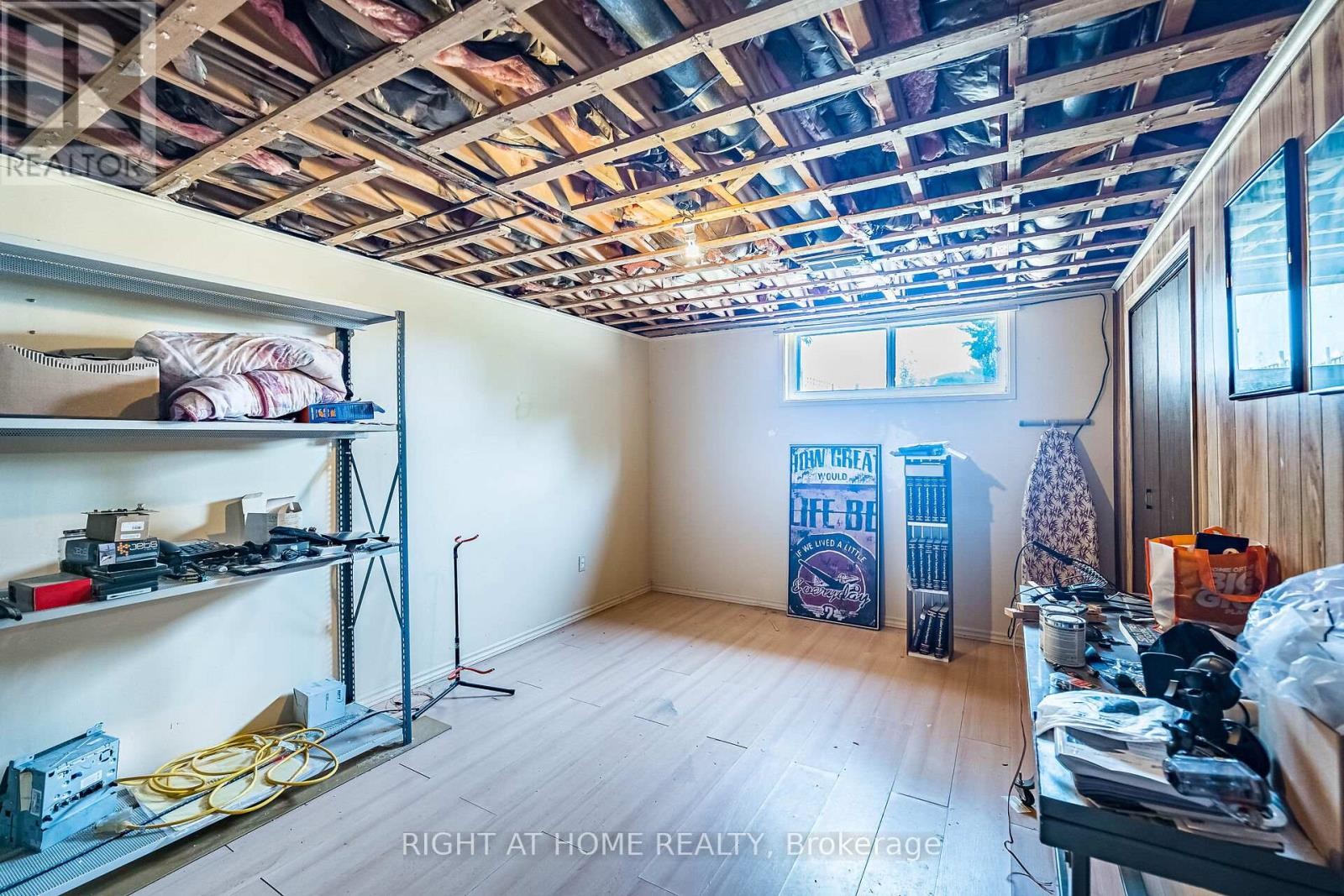 












233 FAYWOOD BOULEVARD

,
Toronto (Clanton Park),




Ontario
M3H2Y3

