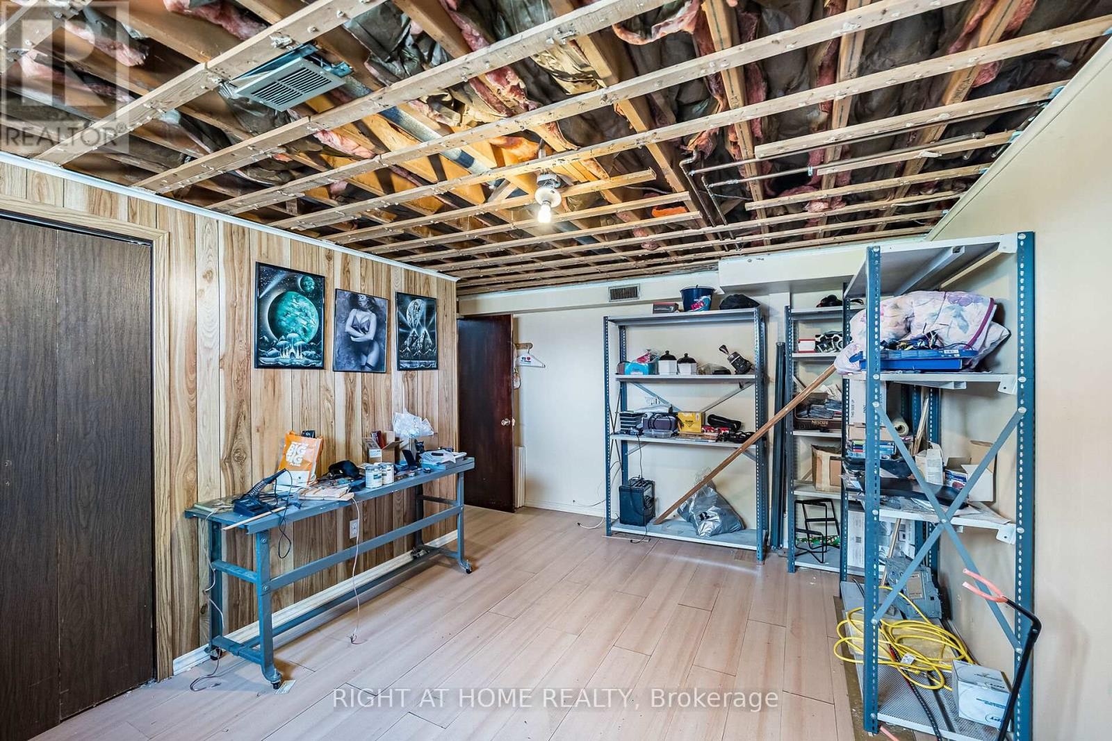 












233 FAYWOOD BOULEVARD

,
Toronto (Clanton Park),




Ontario
M3H2Y3

