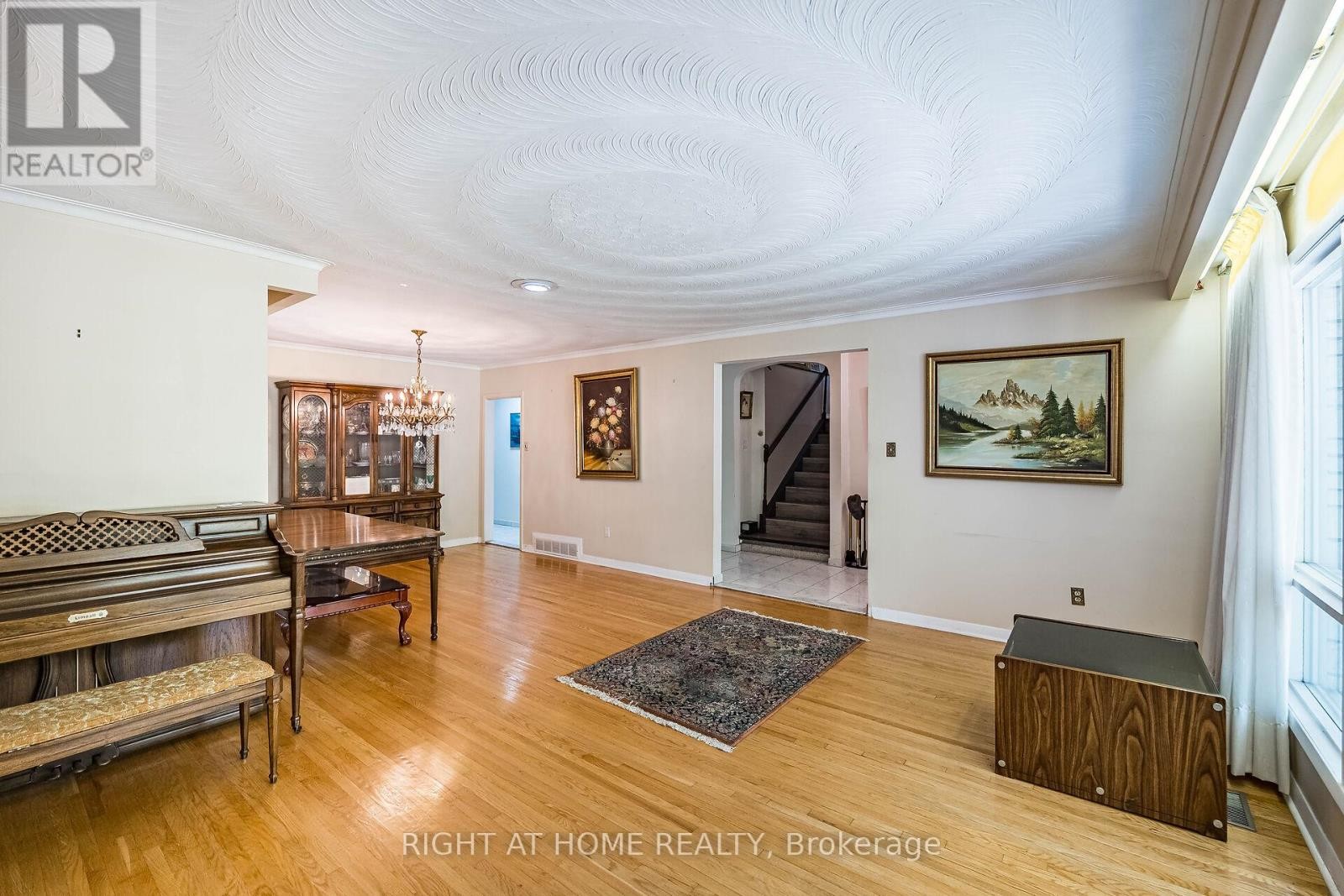 












233 FAYWOOD BOULEVARD

,
Toronto (Clanton Park),




Ontario
M3H2Y3

