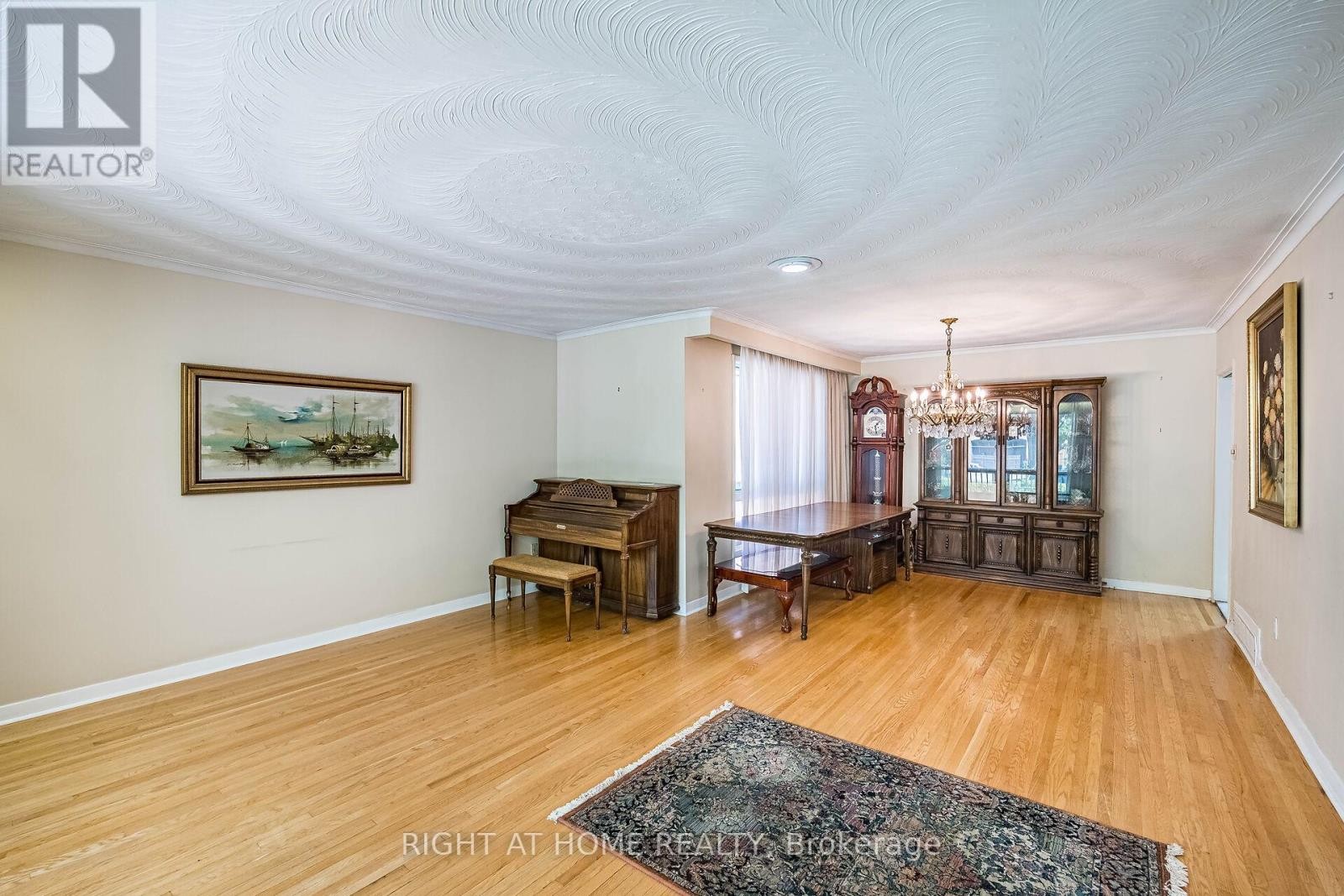












233 FAYWOOD BOULEVARD

,
Toronto (Clanton Park),




Ontario
M3H2Y3


