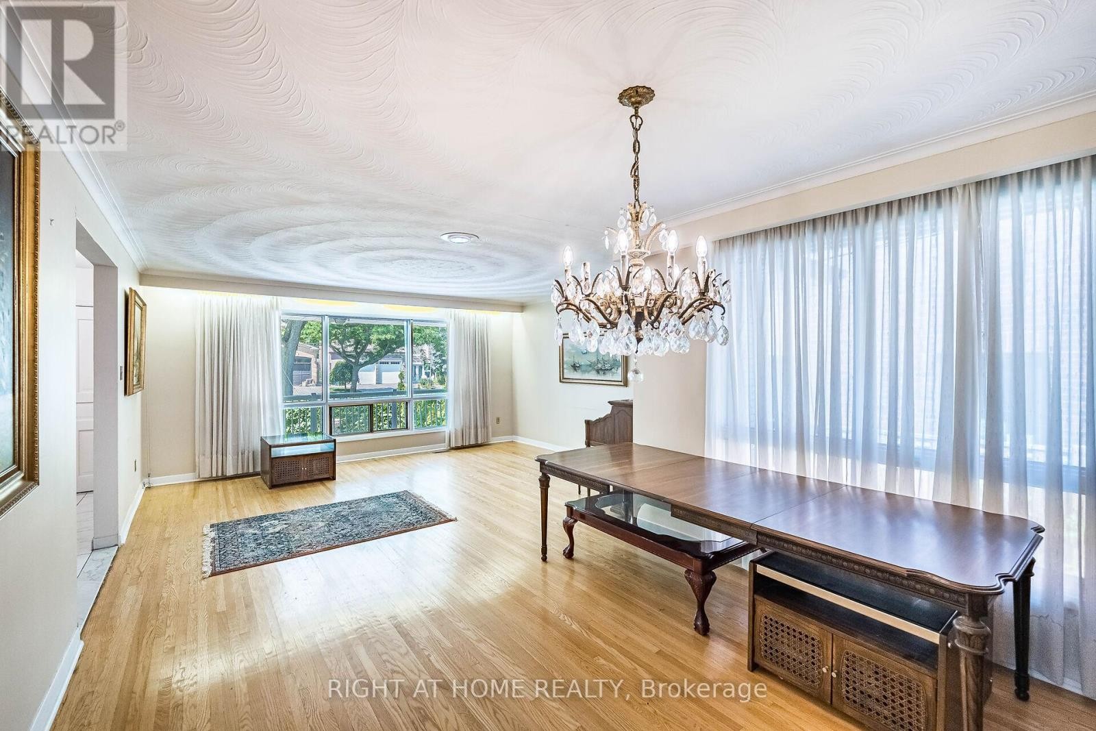 












233 FAYWOOD BOULEVARD

,
Toronto (Clanton Park),




Ontario
M3H2Y3

