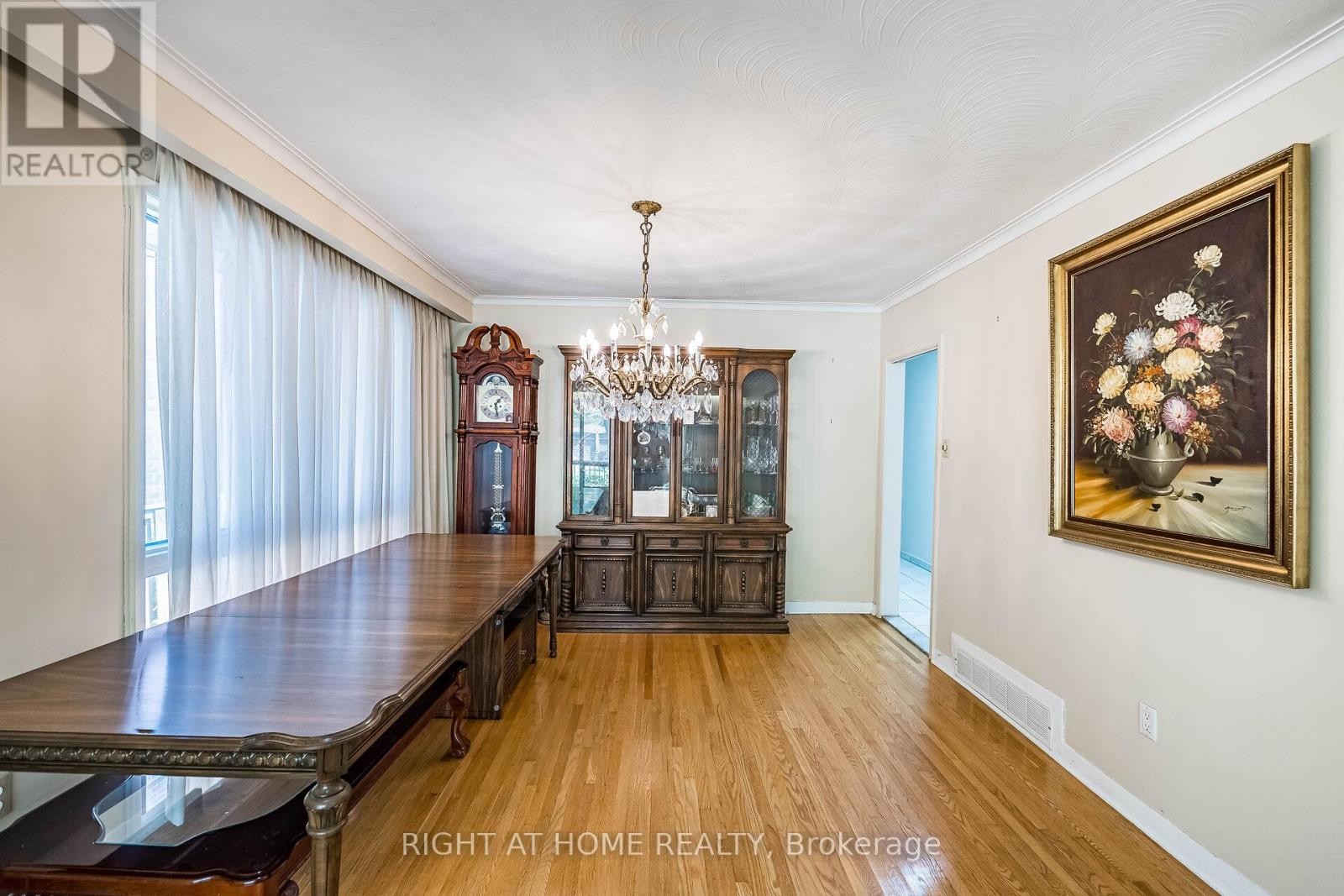 












233 FAYWOOD BOULEVARD

,
Toronto (Clanton Park),




Ontario
M3H2Y3

