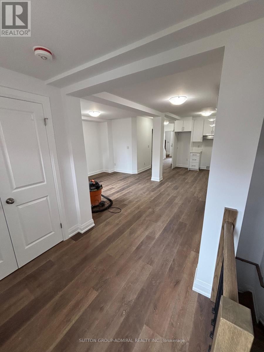 












166 VAUGHAN ROAD

,
Toronto (Humewood-Cedarvale),




Ontario
M6C2M2

