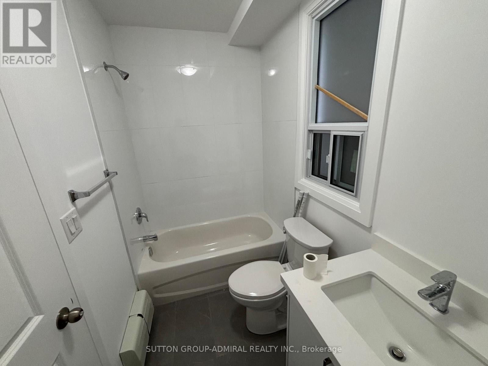 












166 VAUGHAN ROAD

,
Toronto (Humewood-Cedarvale),




Ontario
M6C2M2

