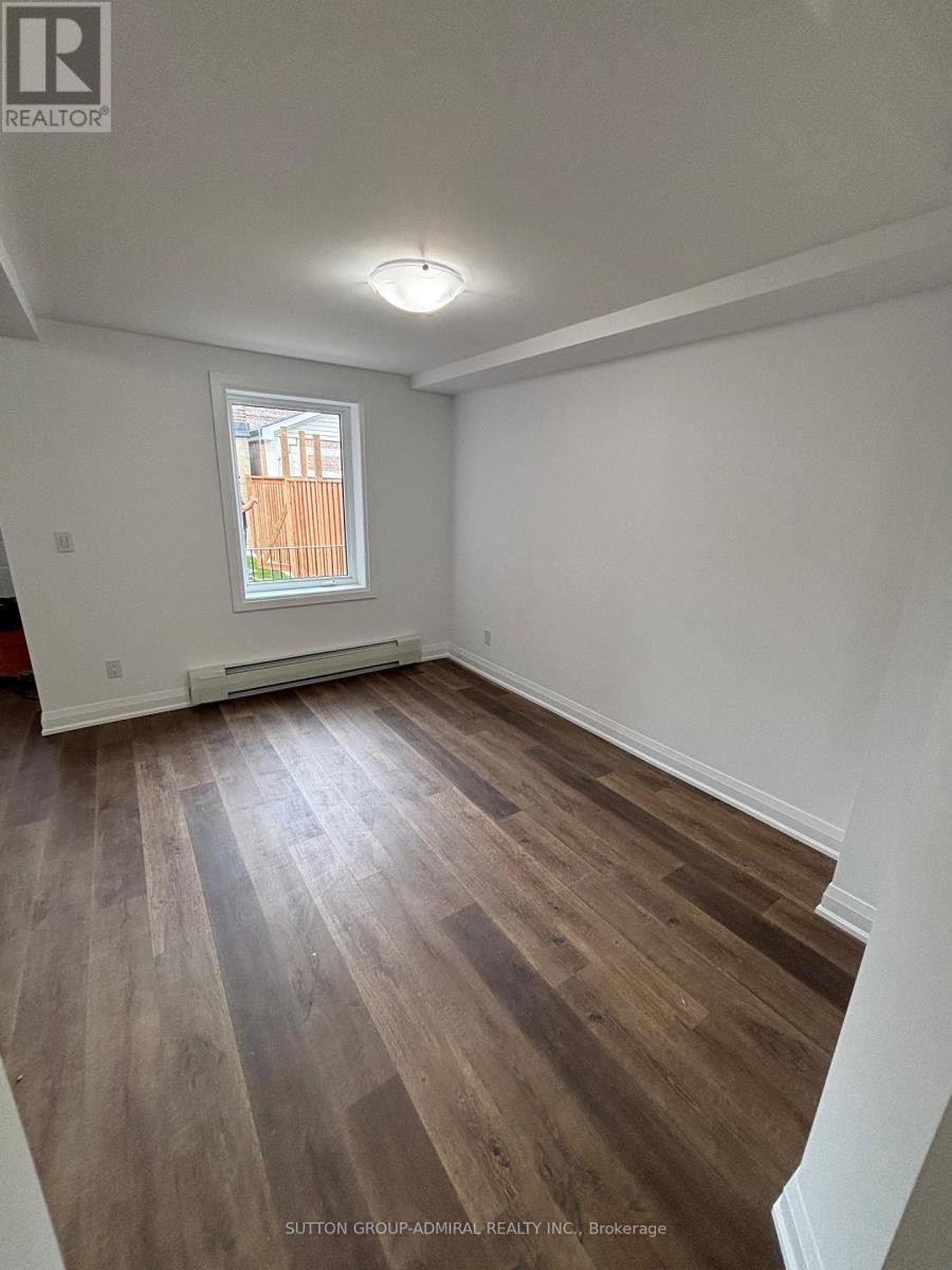 












166 VAUGHAN ROAD

,
Toronto (Humewood-Cedarvale),




Ontario
M6C2M2


