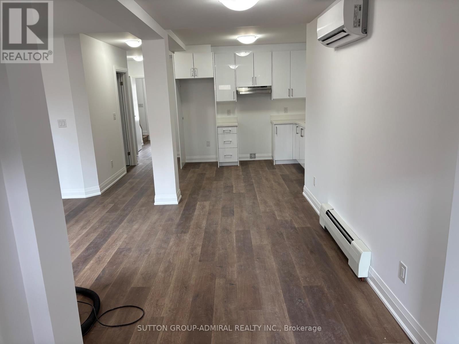 












166 VAUGHAN ROAD

,
Toronto (Humewood-Cedarvale),




Ontario
M6C2M2

