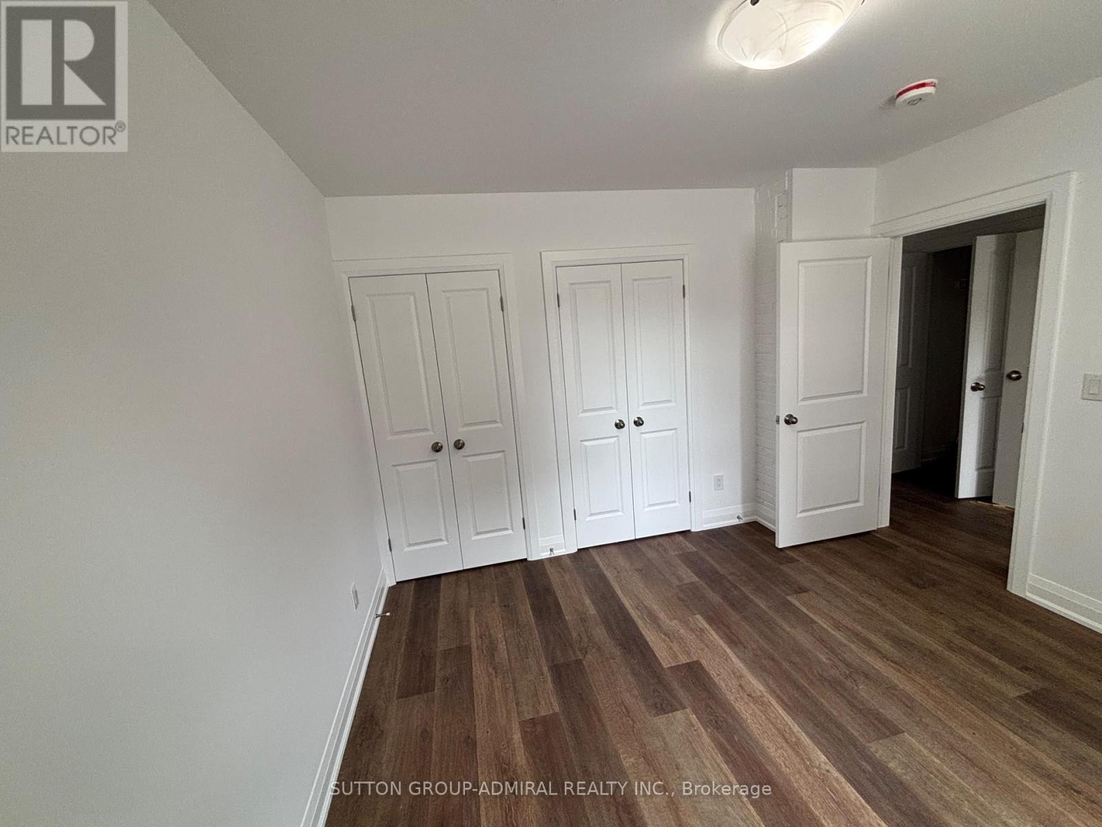 












166 VAUGHAN ROAD

,
Toronto (Humewood-Cedarvale),




Ontario
M6C2M2

