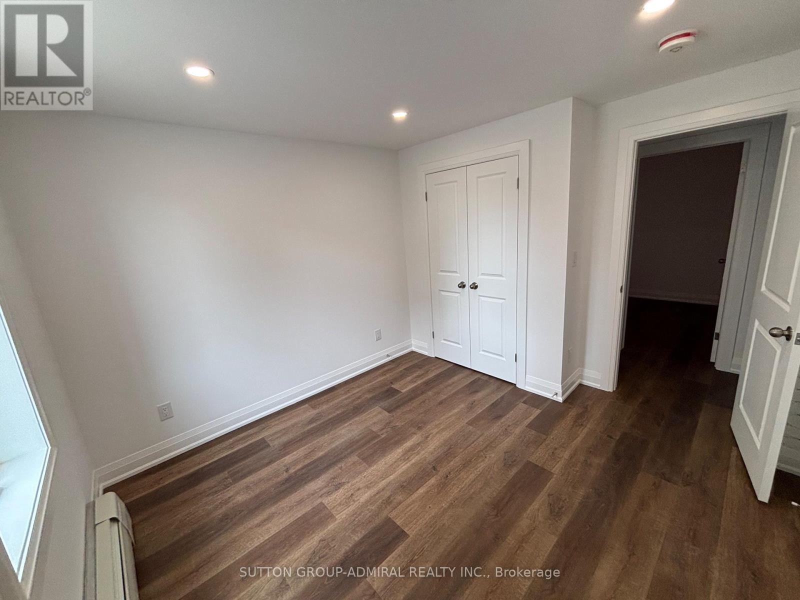 












166 VAUGHAN ROAD

,
Toronto (Humewood-Cedarvale),




Ontario
M6C2M2

