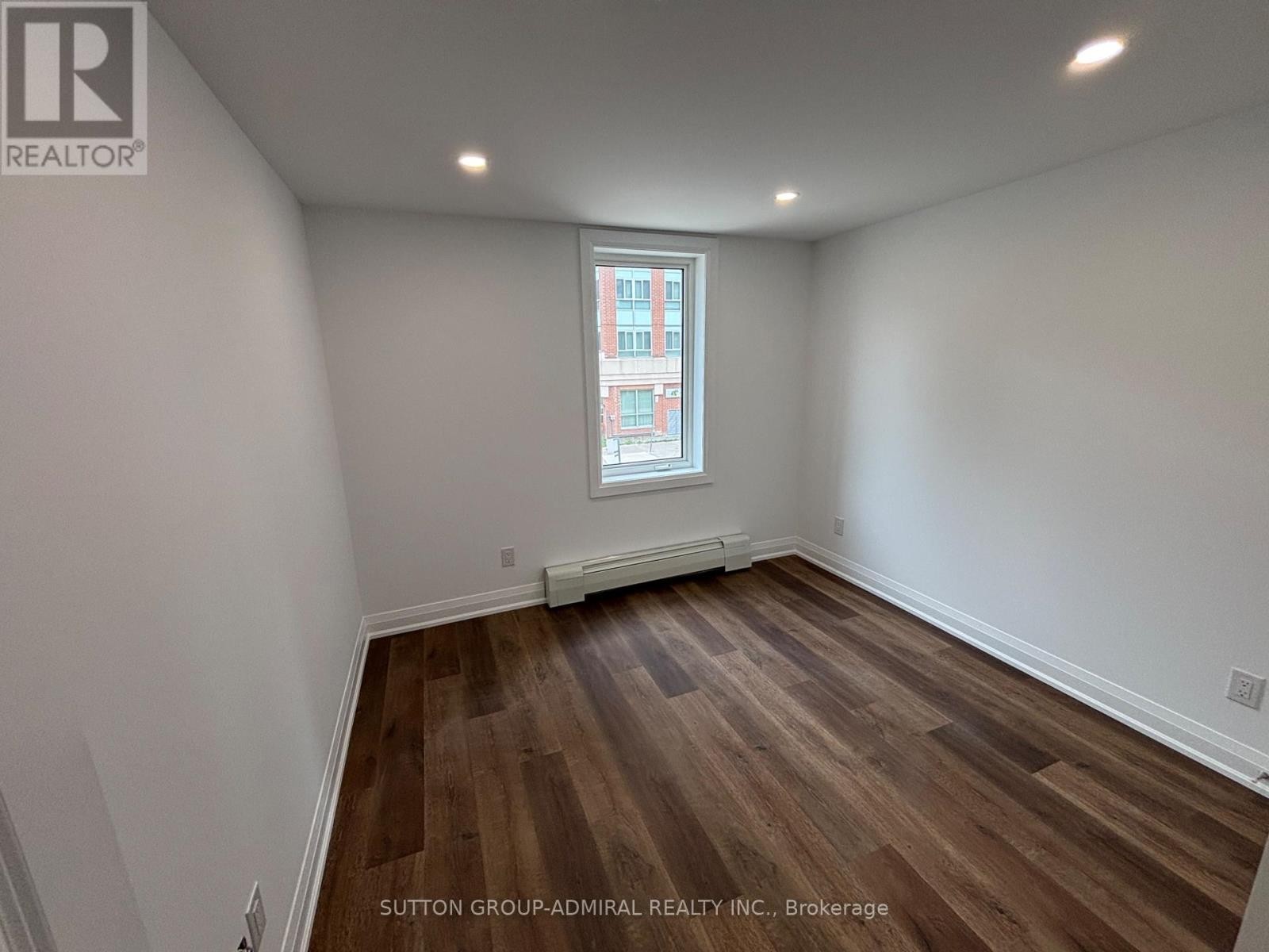 












166 VAUGHAN ROAD

,
Toronto (Humewood-Cedarvale),




Ontario
M6C2M2

