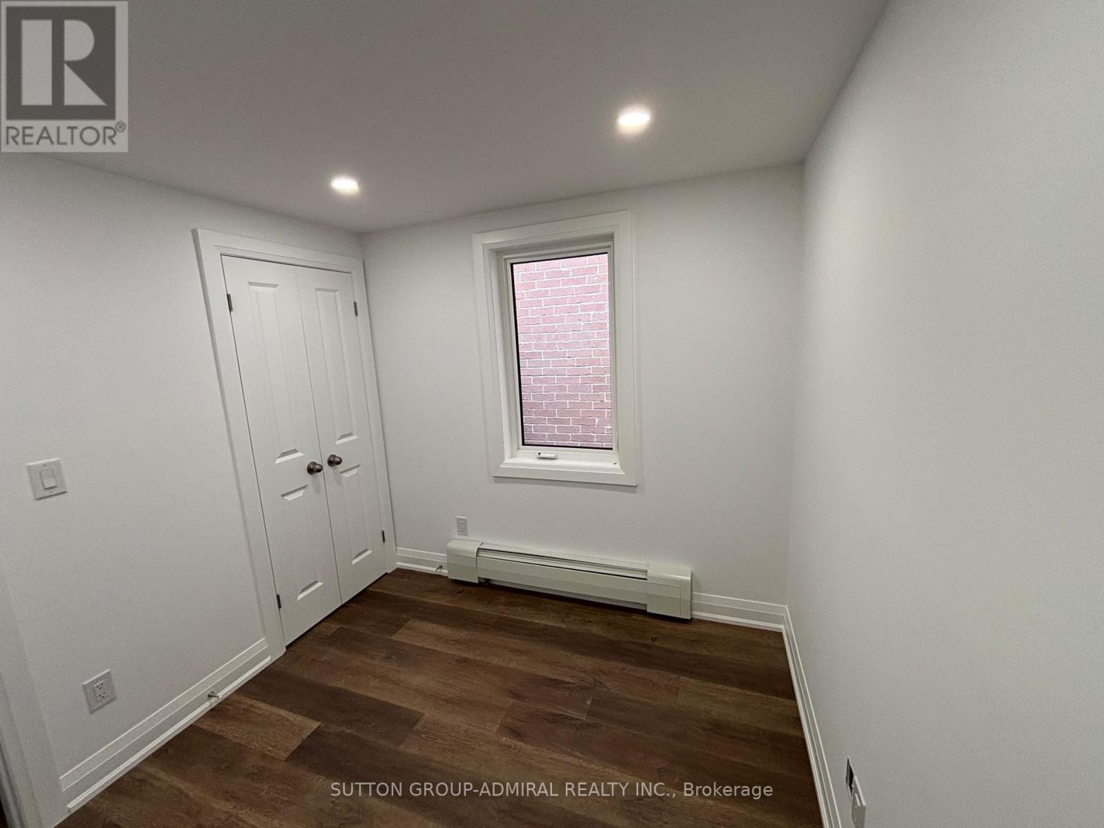 












166 VAUGHAN ROAD

,
Toronto (Humewood-Cedarvale),




Ontario
M6C2M2

