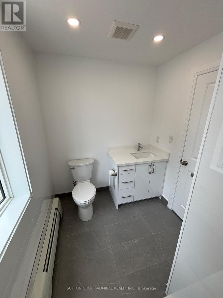












166 VAUGHAN ROAD

,
Toronto (Humewood-Cedarvale),




Ontario
M6C2M2

