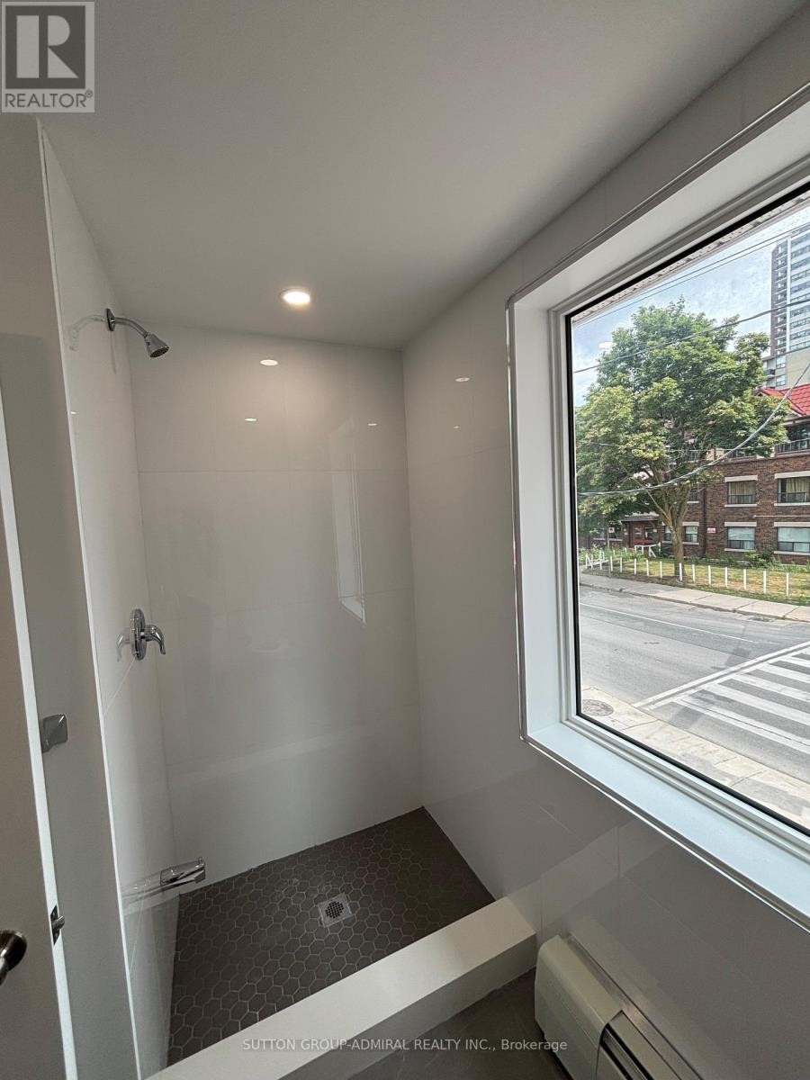 












166 VAUGHAN ROAD

,
Toronto (Humewood-Cedarvale),




Ontario
M6C2M2

