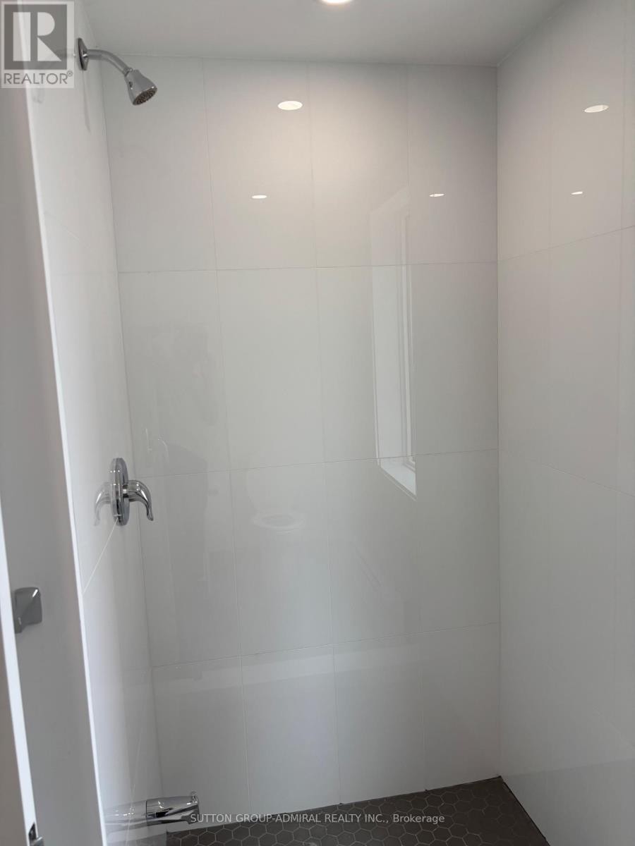 












166 VAUGHAN ROAD

,
Toronto (Humewood-Cedarvale),




Ontario
M6C2M2

