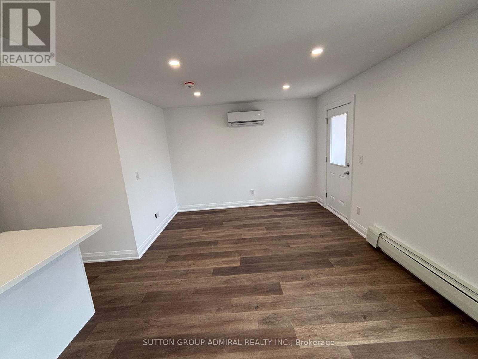 












166 VAUGHAN ROAD

,
Toronto (Humewood-Cedarvale),




Ontario
M6C2M2

