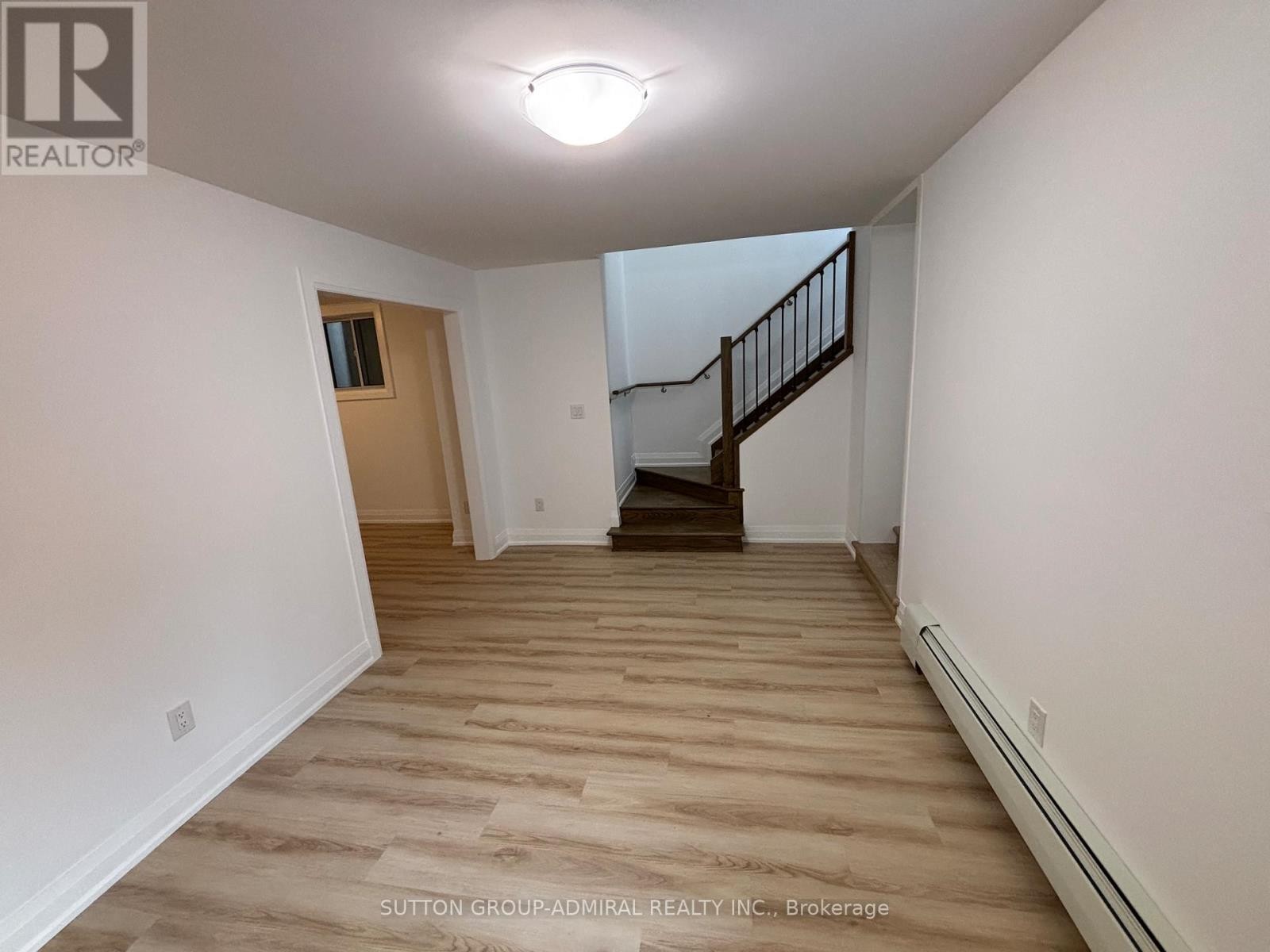 












166 VAUGHAN ROAD

,
Toronto (Humewood-Cedarvale),




Ontario
M6C2M2

