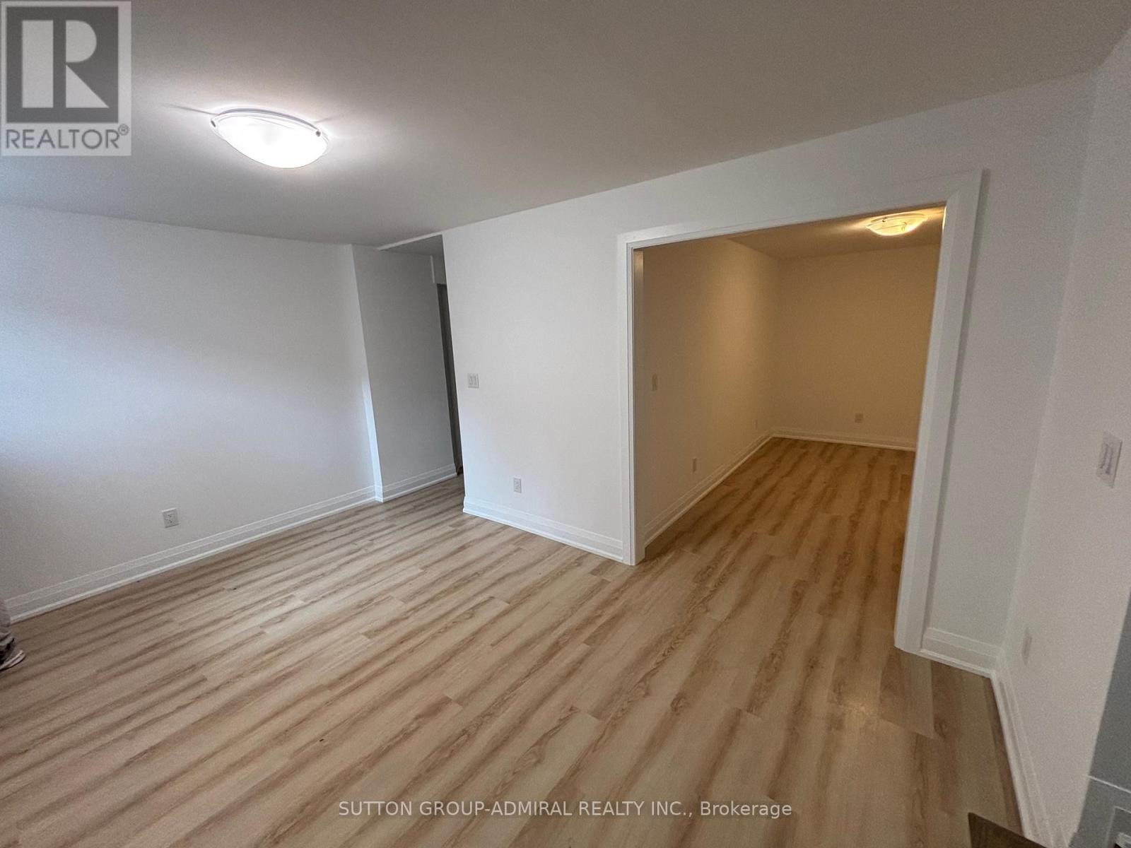 












166 VAUGHAN ROAD

,
Toronto (Humewood-Cedarvale),




Ontario
M6C2M2

