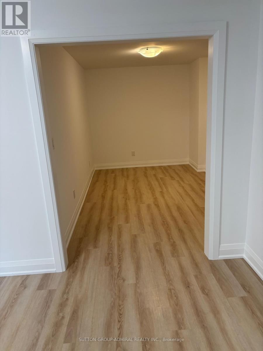 












166 VAUGHAN ROAD

,
Toronto (Humewood-Cedarvale),




Ontario
M6C2M2

