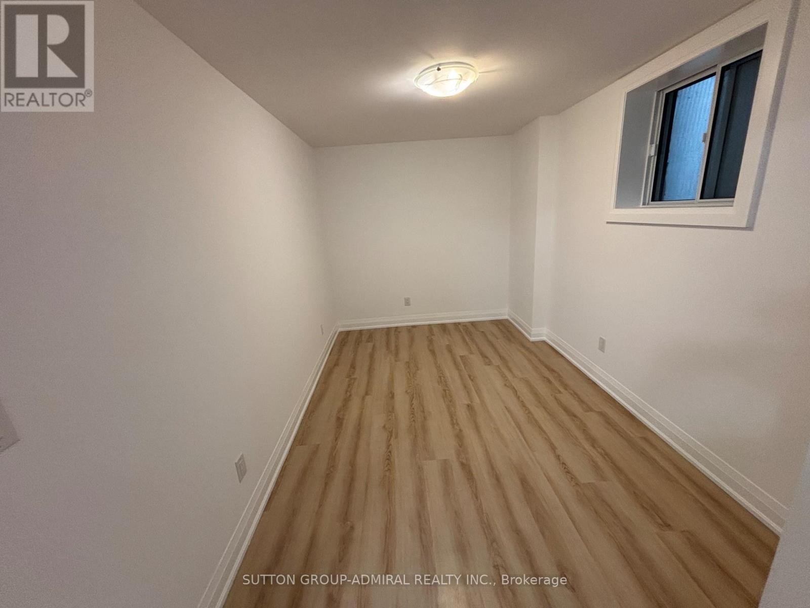 












166 VAUGHAN ROAD

,
Toronto (Humewood-Cedarvale),




Ontario
M6C2M2


