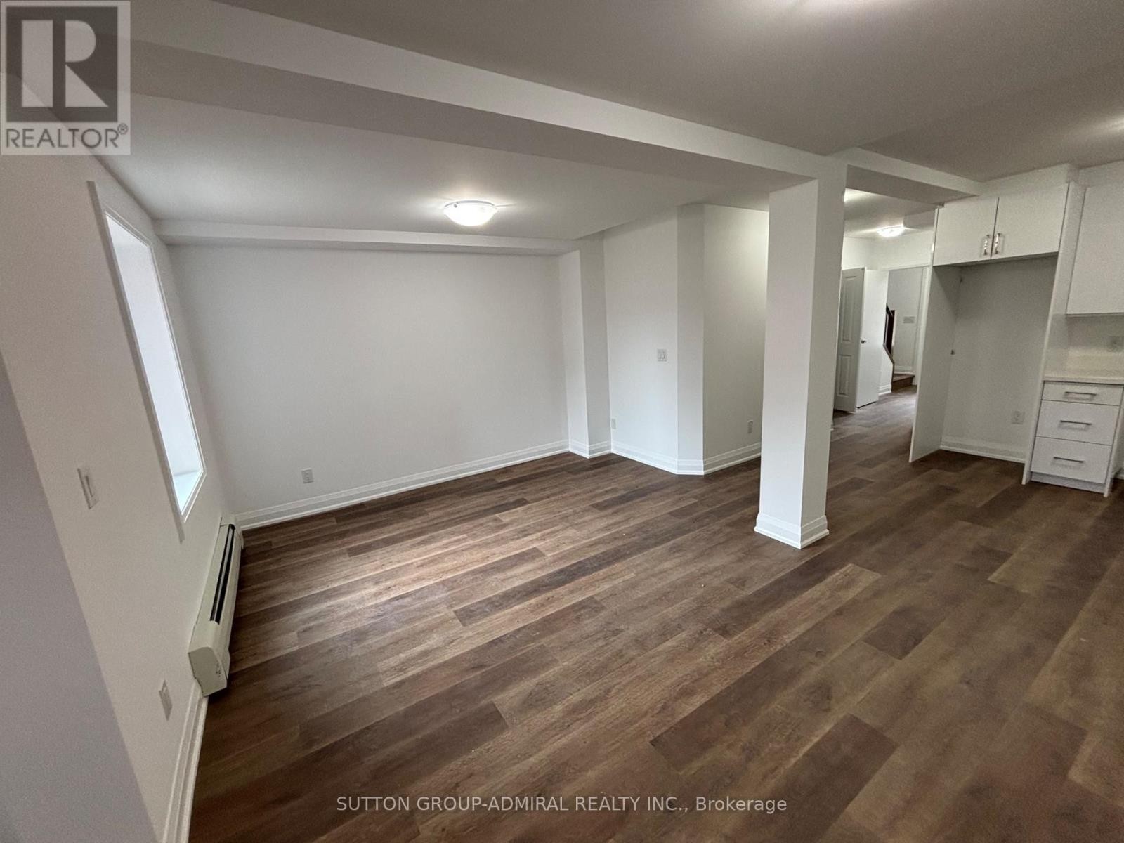 












166 VAUGHAN ROAD

,
Toronto (Humewood-Cedarvale),




Ontario
M6C2M2

