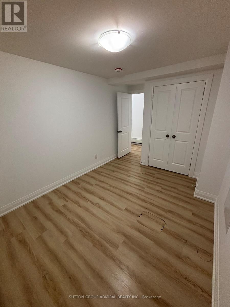 












166 VAUGHAN ROAD

,
Toronto (Humewood-Cedarvale),




Ontario
M6C2M2

