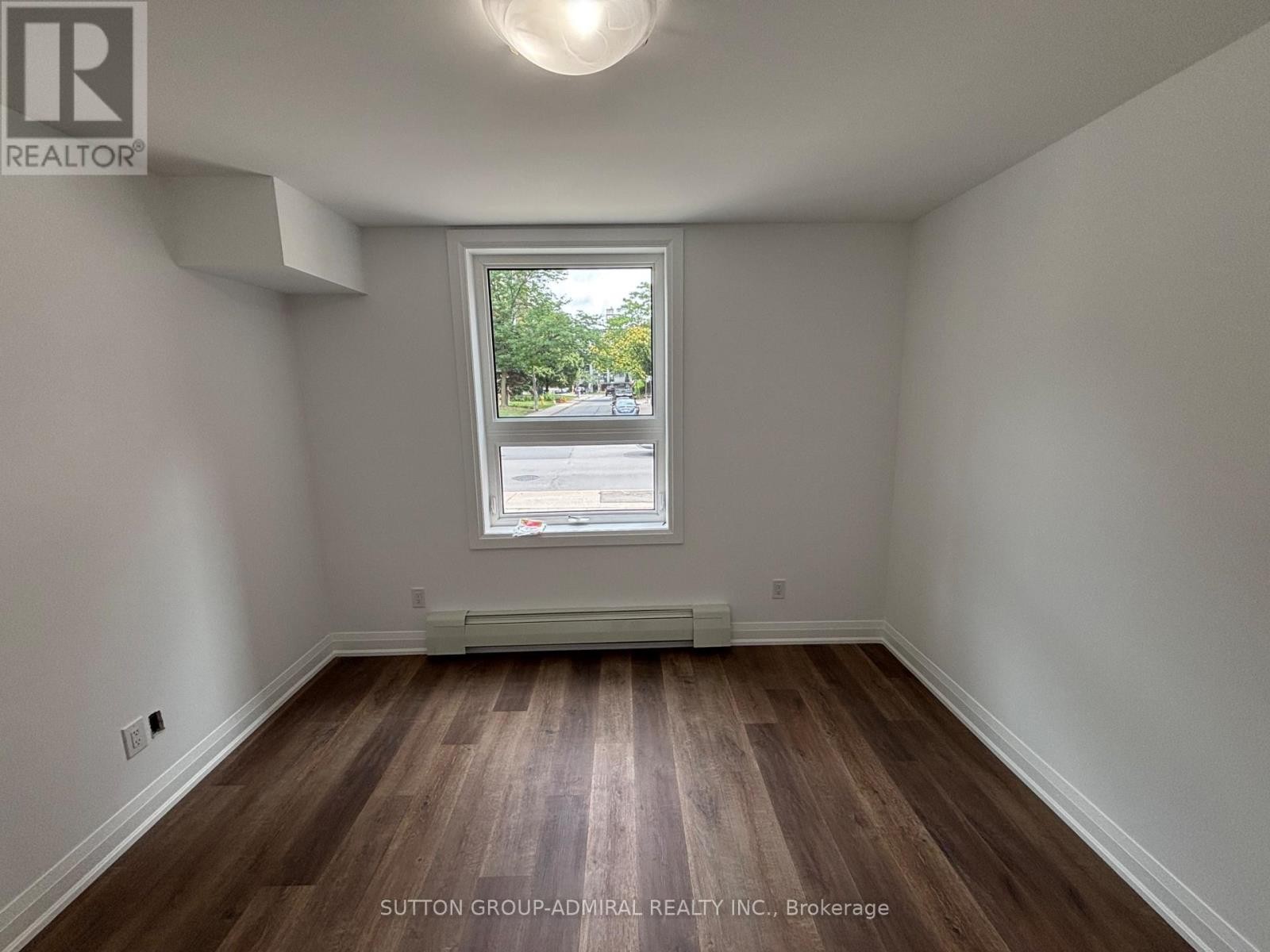 












166 VAUGHAN ROAD

,
Toronto (Humewood-Cedarvale),




Ontario
M6C2M2

