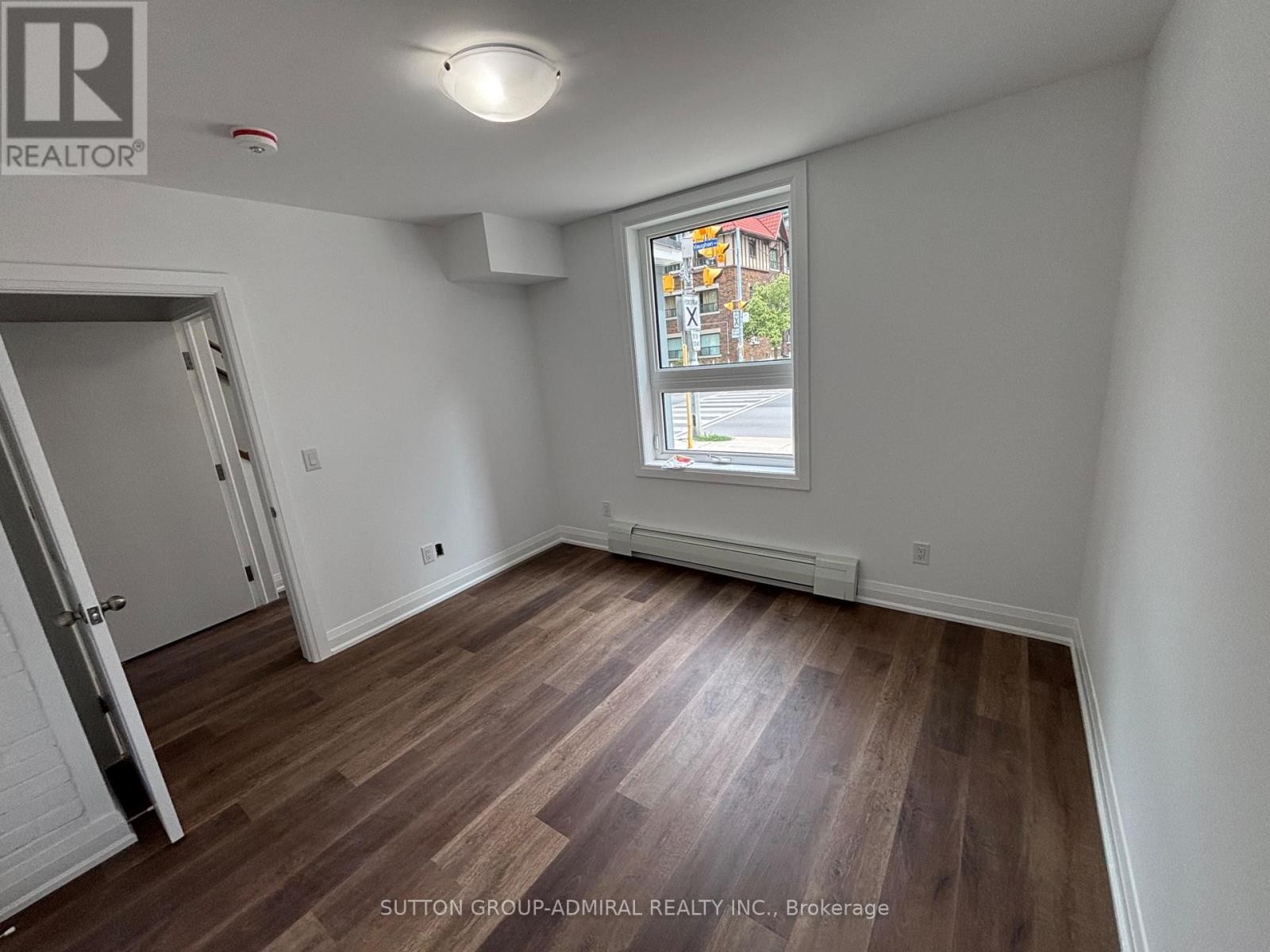 












166 VAUGHAN ROAD

,
Toronto (Humewood-Cedarvale),




Ontario
M6C2M2

