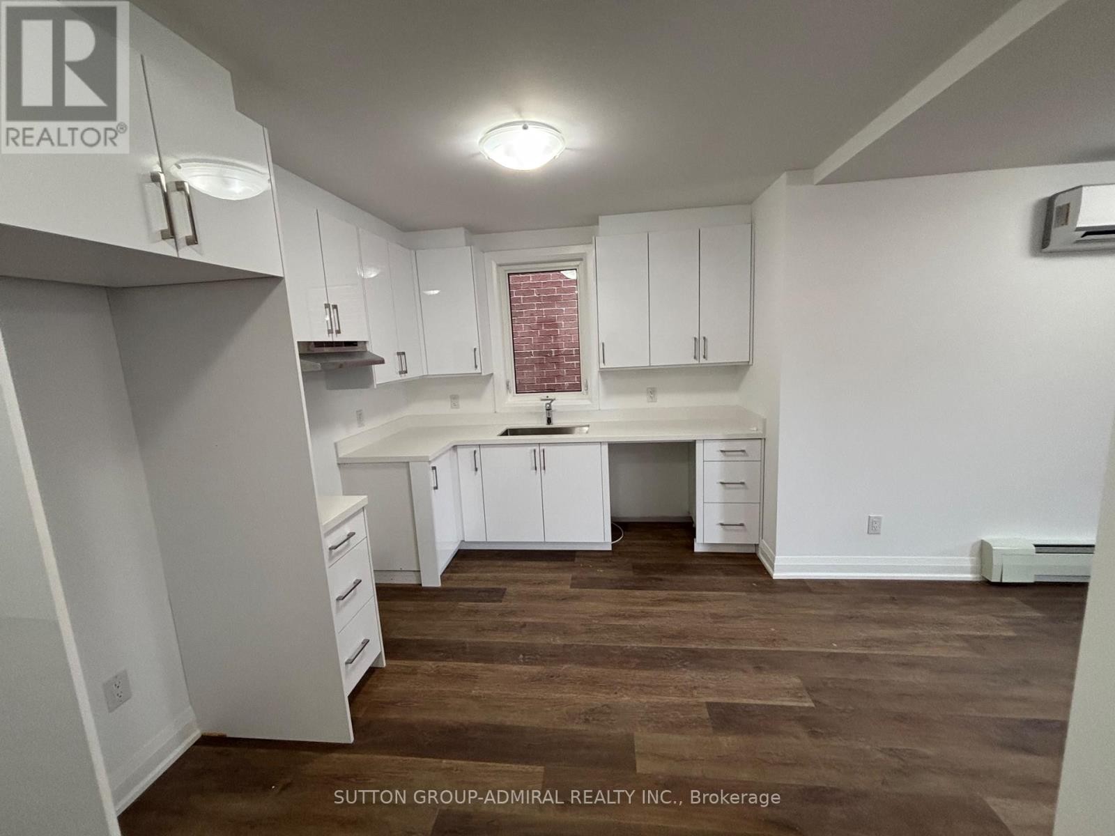 












166 VAUGHAN ROAD

,
Toronto (Humewood-Cedarvale),




Ontario
M6C2M2

