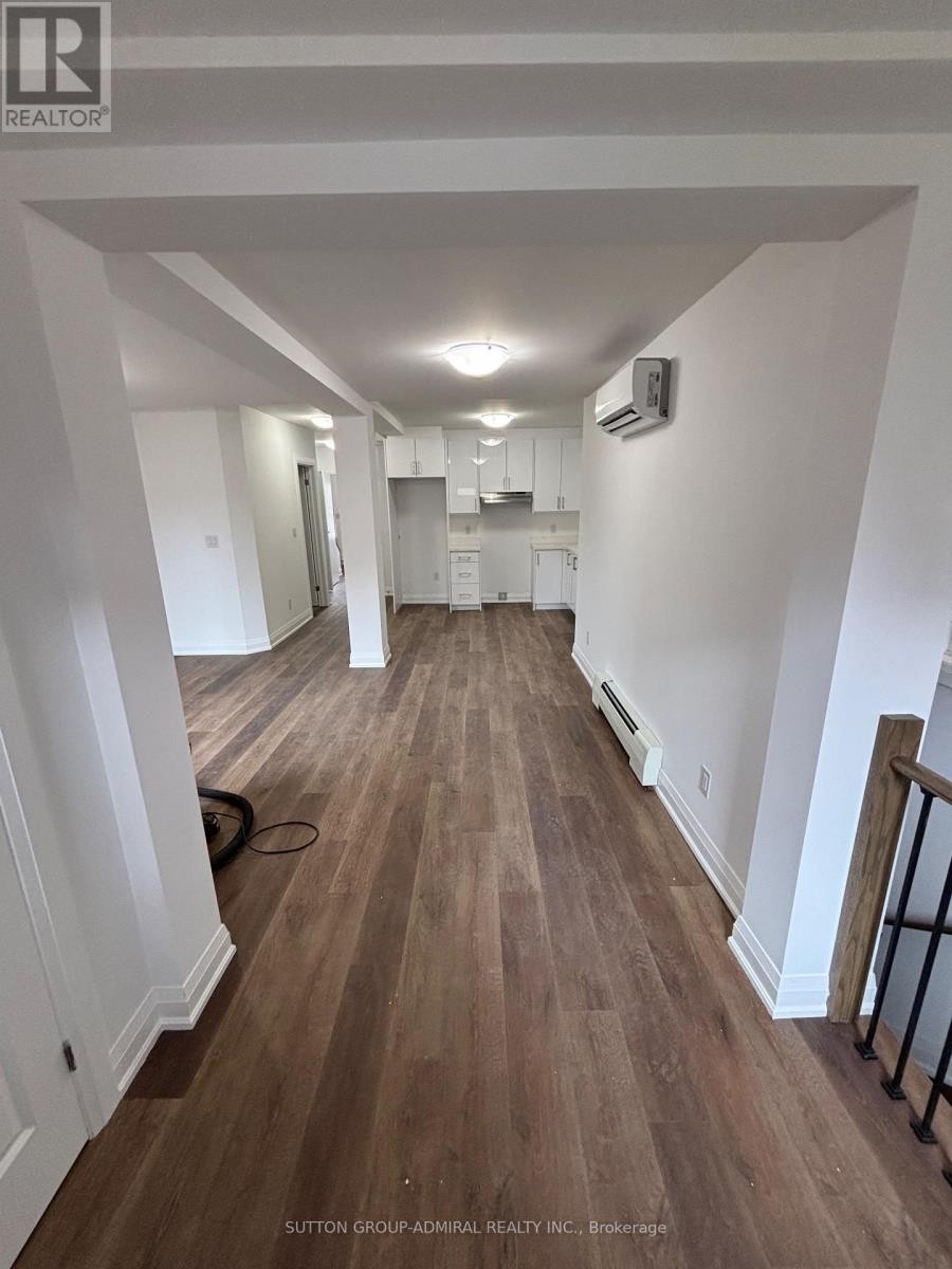 












166 VAUGHAN ROAD

,
Toronto (Humewood-Cedarvale),




Ontario
M6C2M2

