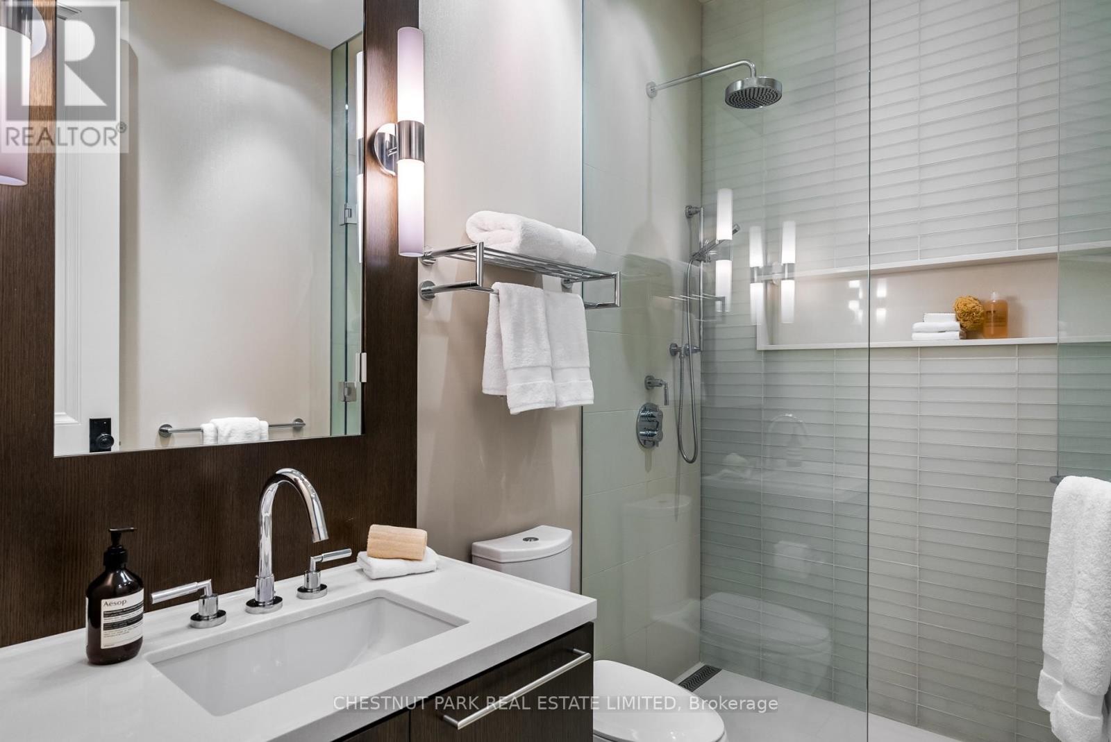 












310 PALMERSTON BOULEVARD

,
Toronto (Palmerston-Little Italy),




Ontario
M6G2N5

