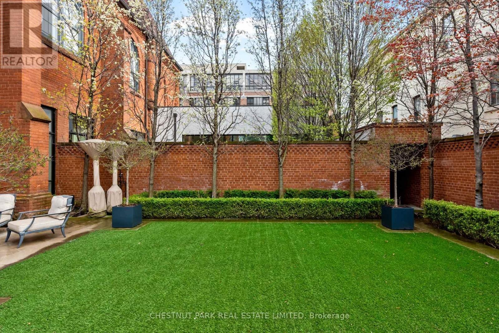 












310 PALMERSTON BOULEVARD

,
Toronto (Palmerston-Little Italy),




Ontario
M6G2N5


